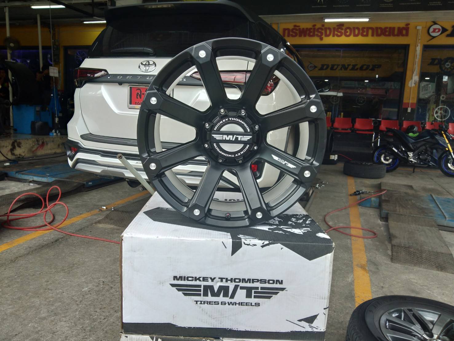 ล้อแท้ MICKEY THOMPSON ROUSH ขอบ20