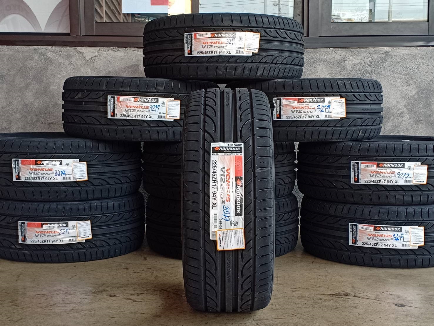 ยางใหม่ HANKOOK V12EVO2 225/45-17 ปี19 ราคาถูก