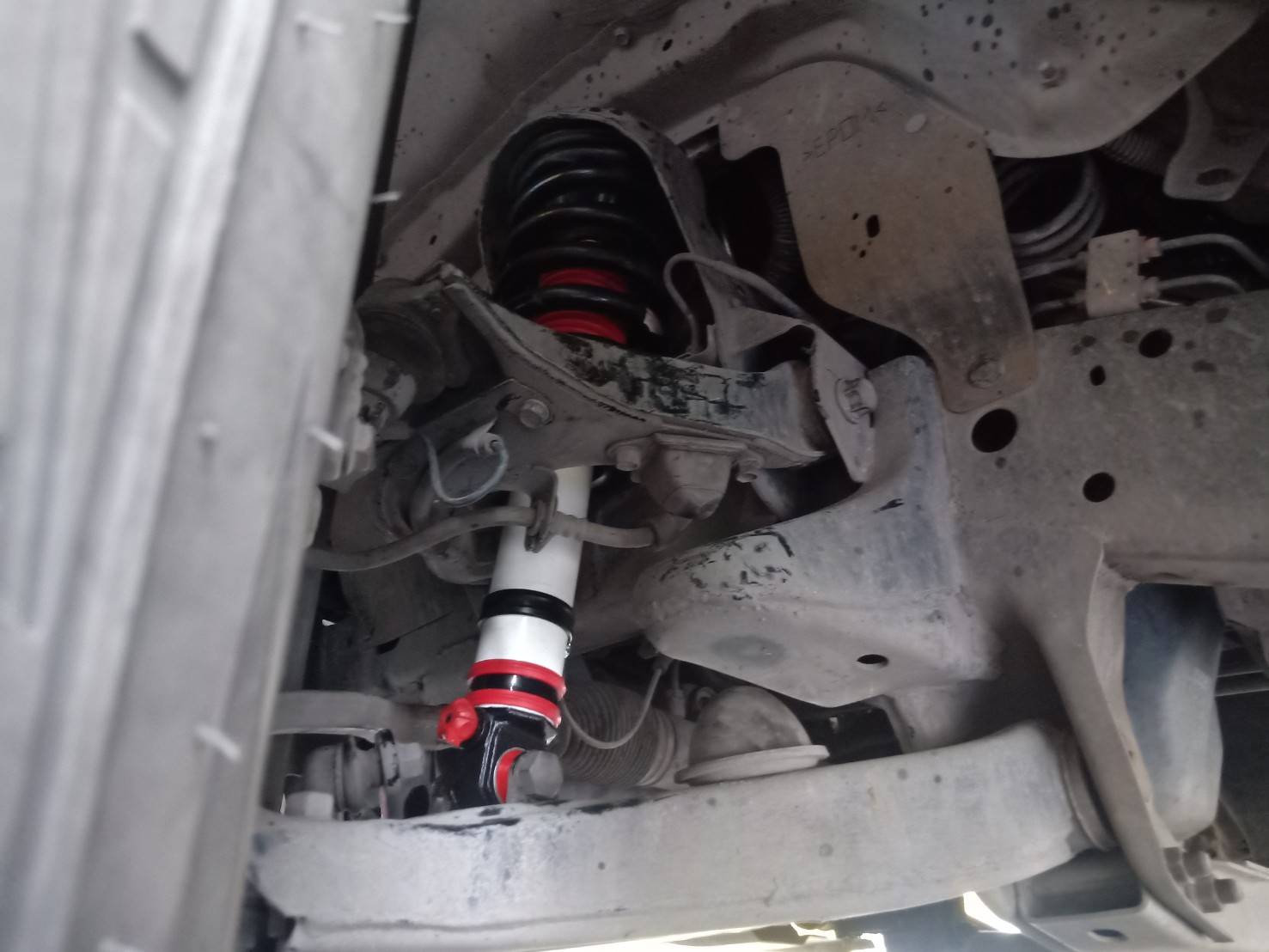 โช๊คอัพ YSS DTG-PLUS ใส่ PAJERO SPORT