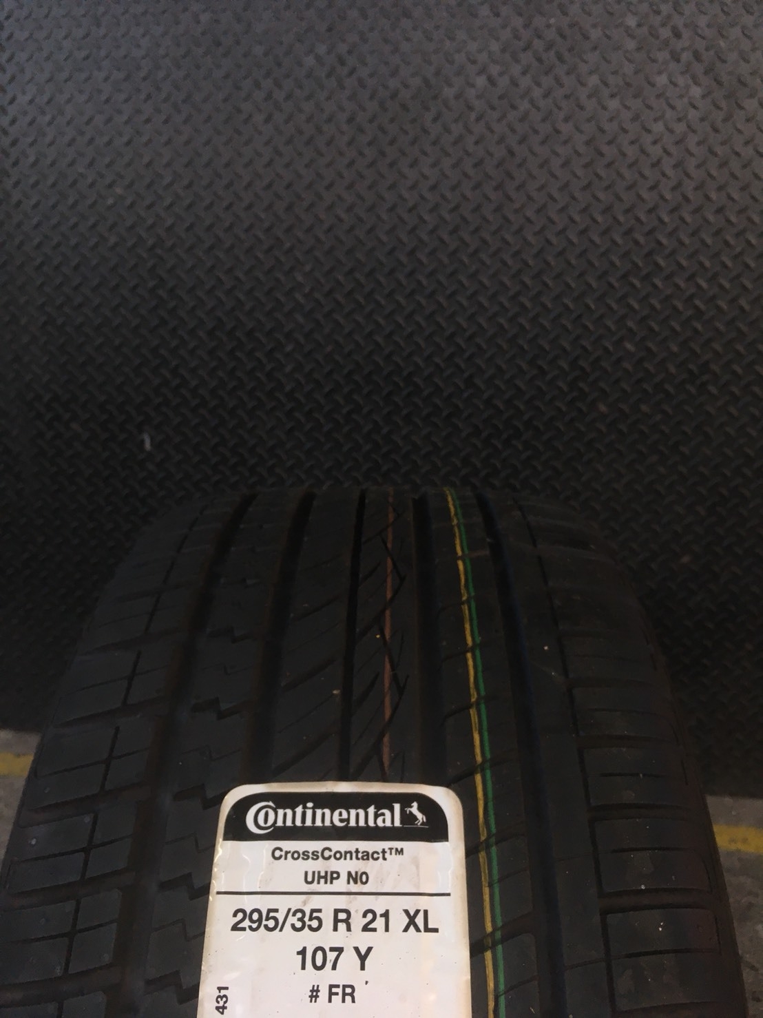 CONTINENTAL CROSS CONTACT UHP 295/35-21 ลดราคาเท่าตัว