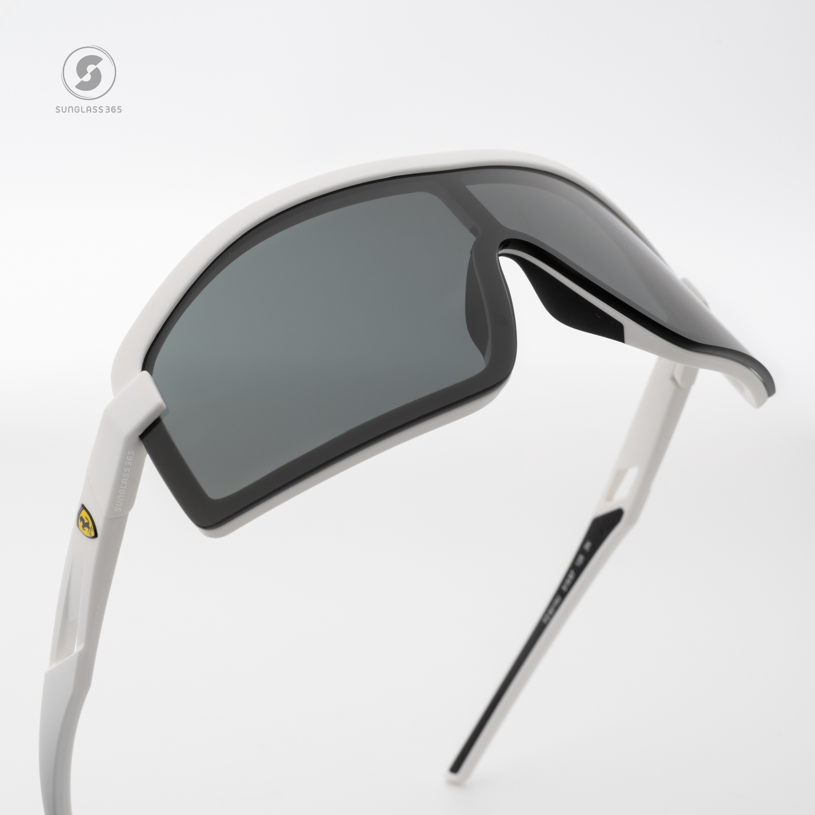 แว่นกันแดด Scuderia Ferrari FZ6010U 515/87