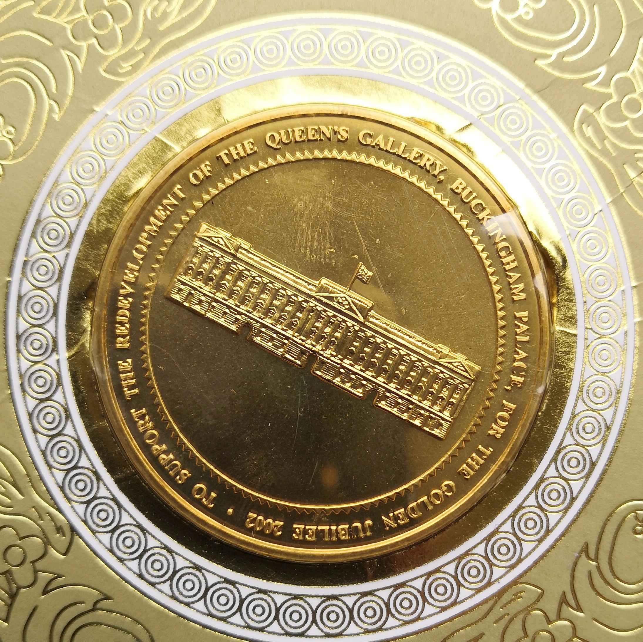 เหรียญ พระราชวังบัคกิงแฮม TO COMMEMORATE THE OPENING OF BUCKINGHAM PALACE, AUGUST - OCTOBER 2000 เหรียญขนาด 3.8 เซน พร้อมแพ็คเดิม
