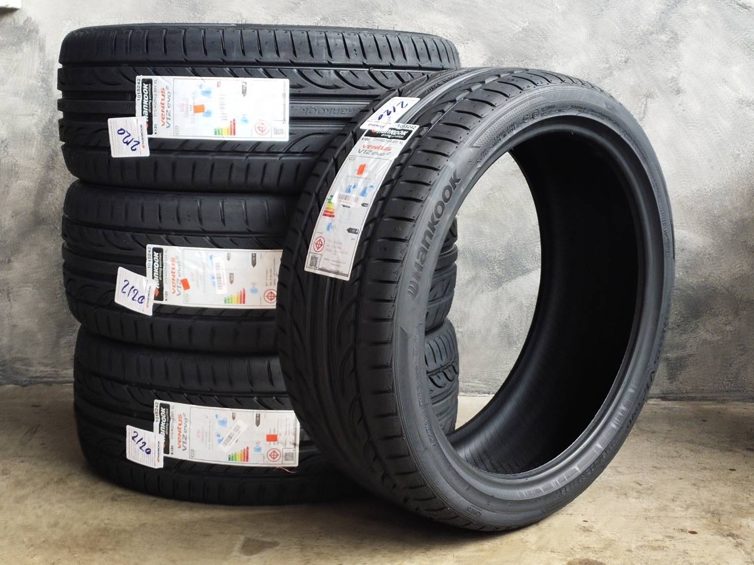HANKOOK VENTUS V12EVO2 215/40ZR18 ปี20
