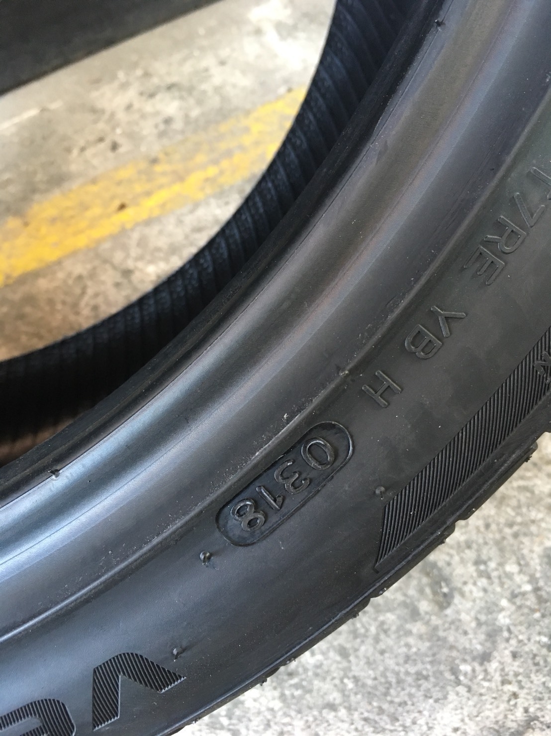 HANKOOK V12 EVO-2 235-40-18 ยางปี18 ราคาลดพิเศษ