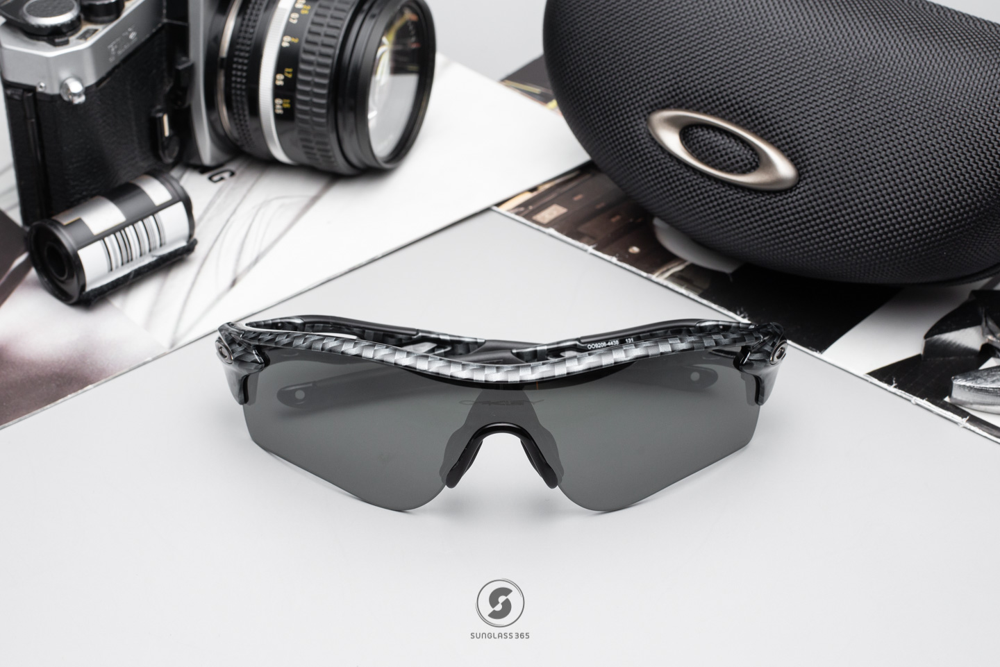 Oakley OO9206-44 RADARLOCK PATH Carbon Fiber Prizm Black