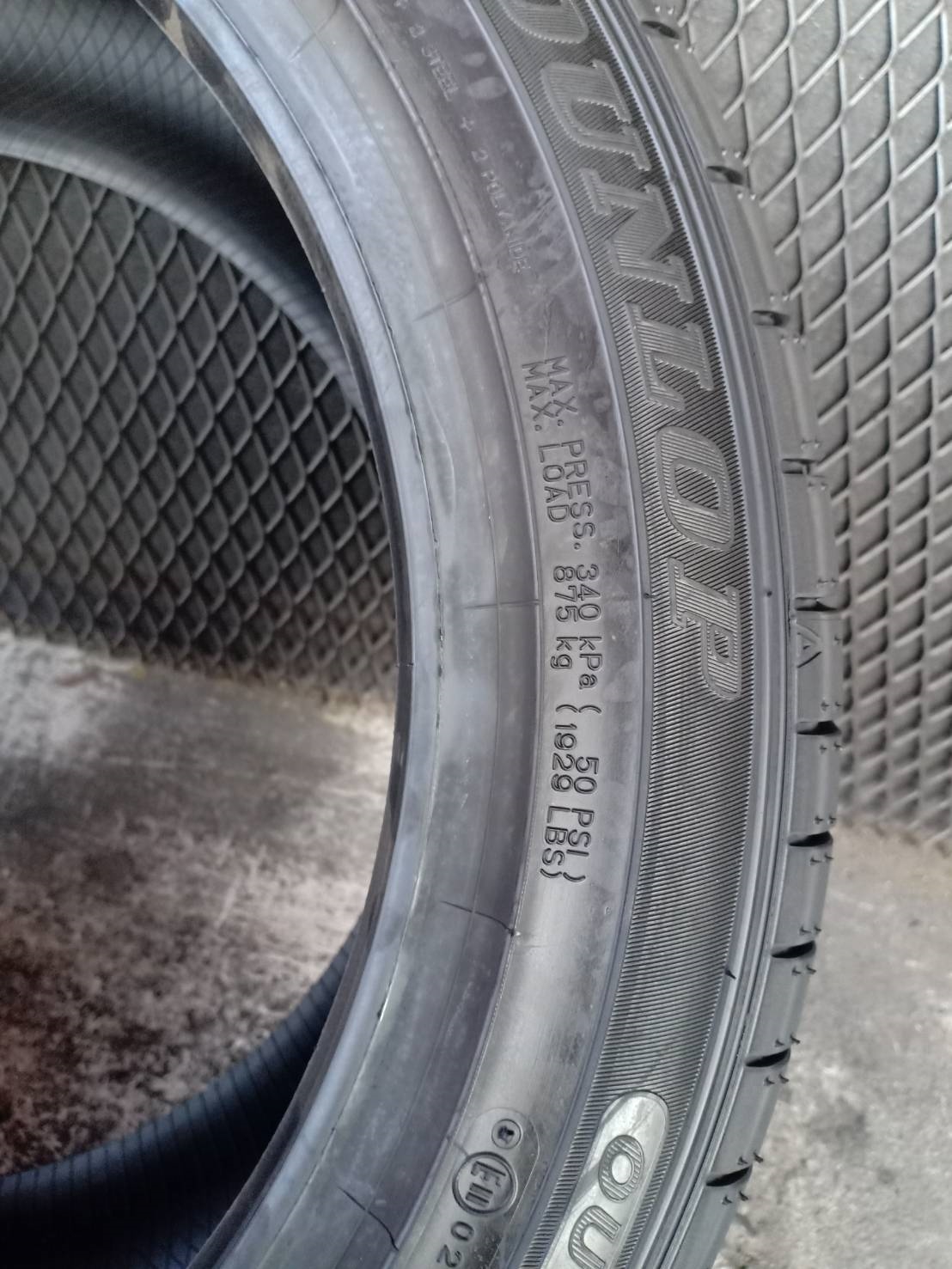 DUNLOP SPMAXX050 PLUS 255/45-18 เส้นละ 5500 ปกติ 9000