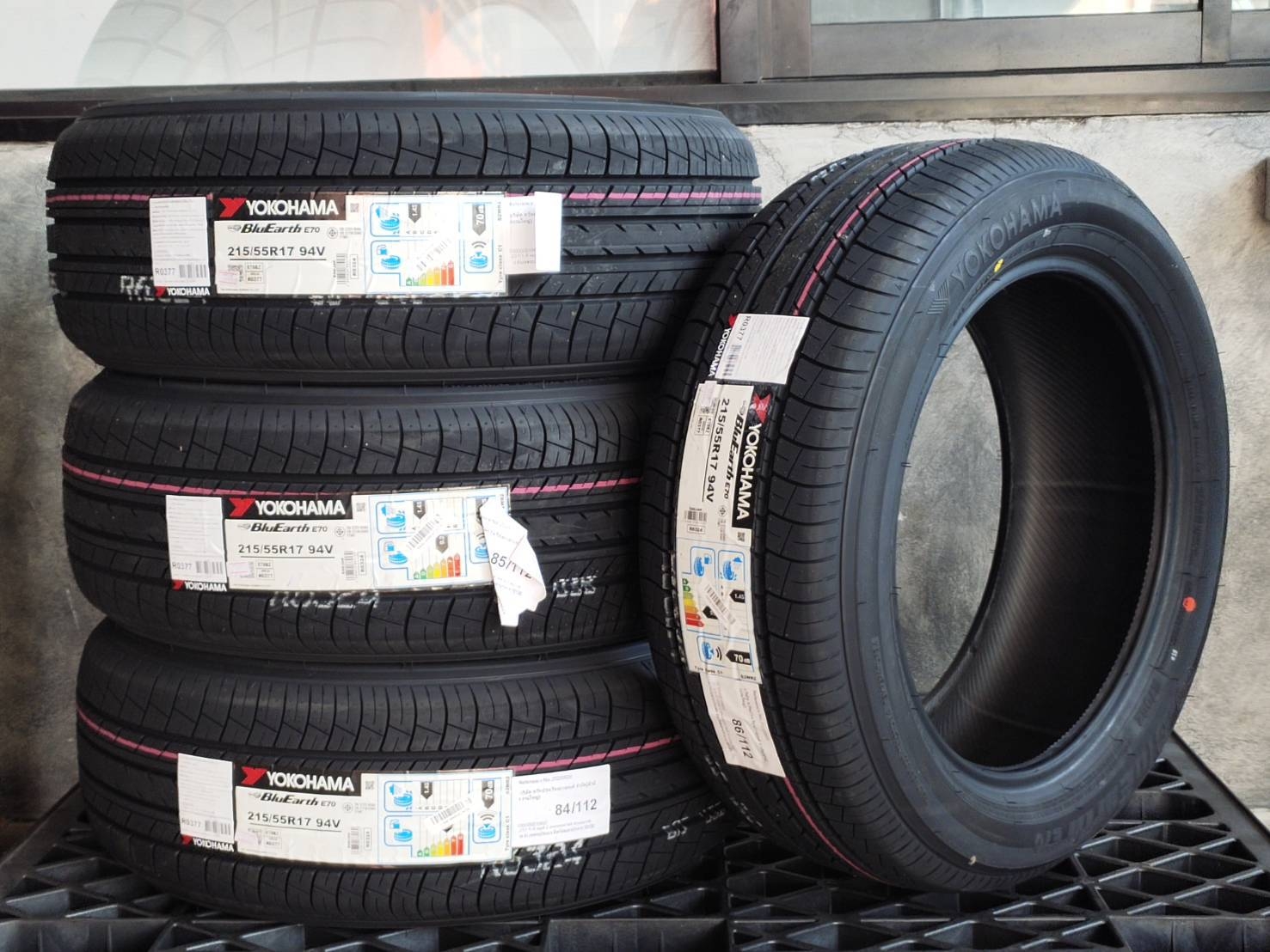 YOKOHAMA 215/55R17 94V E70BZ