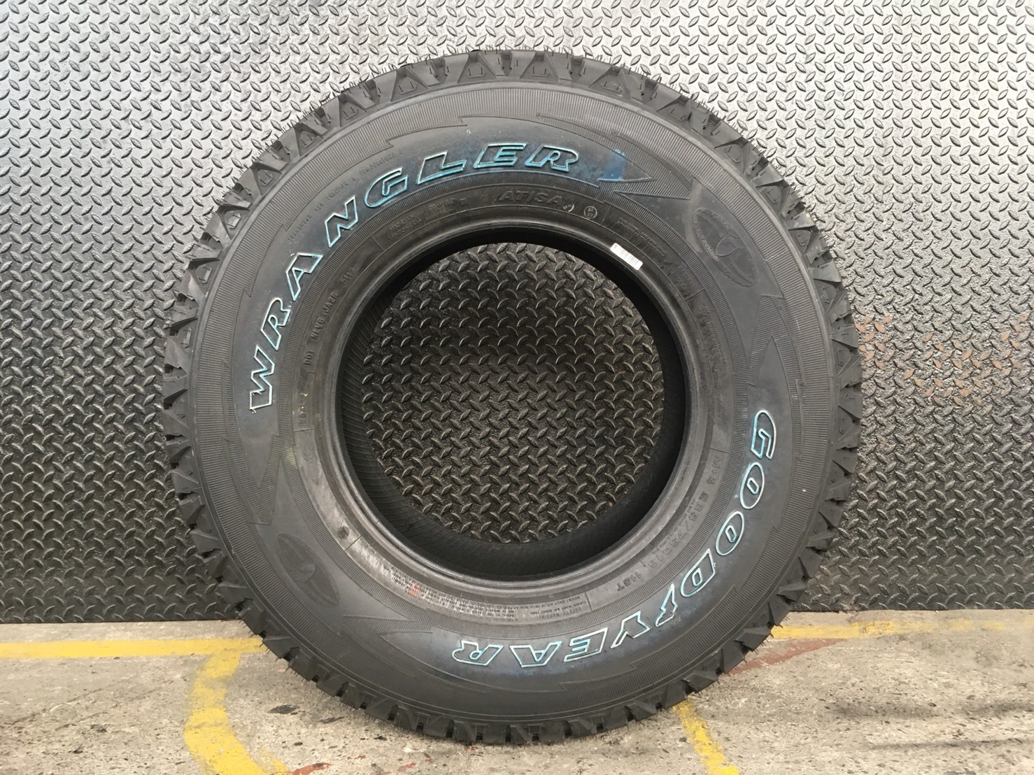 GOODYEAR WRANGLER AT/SA 265-75-16 เส้น 3500 ปกติ 4500 ปี17