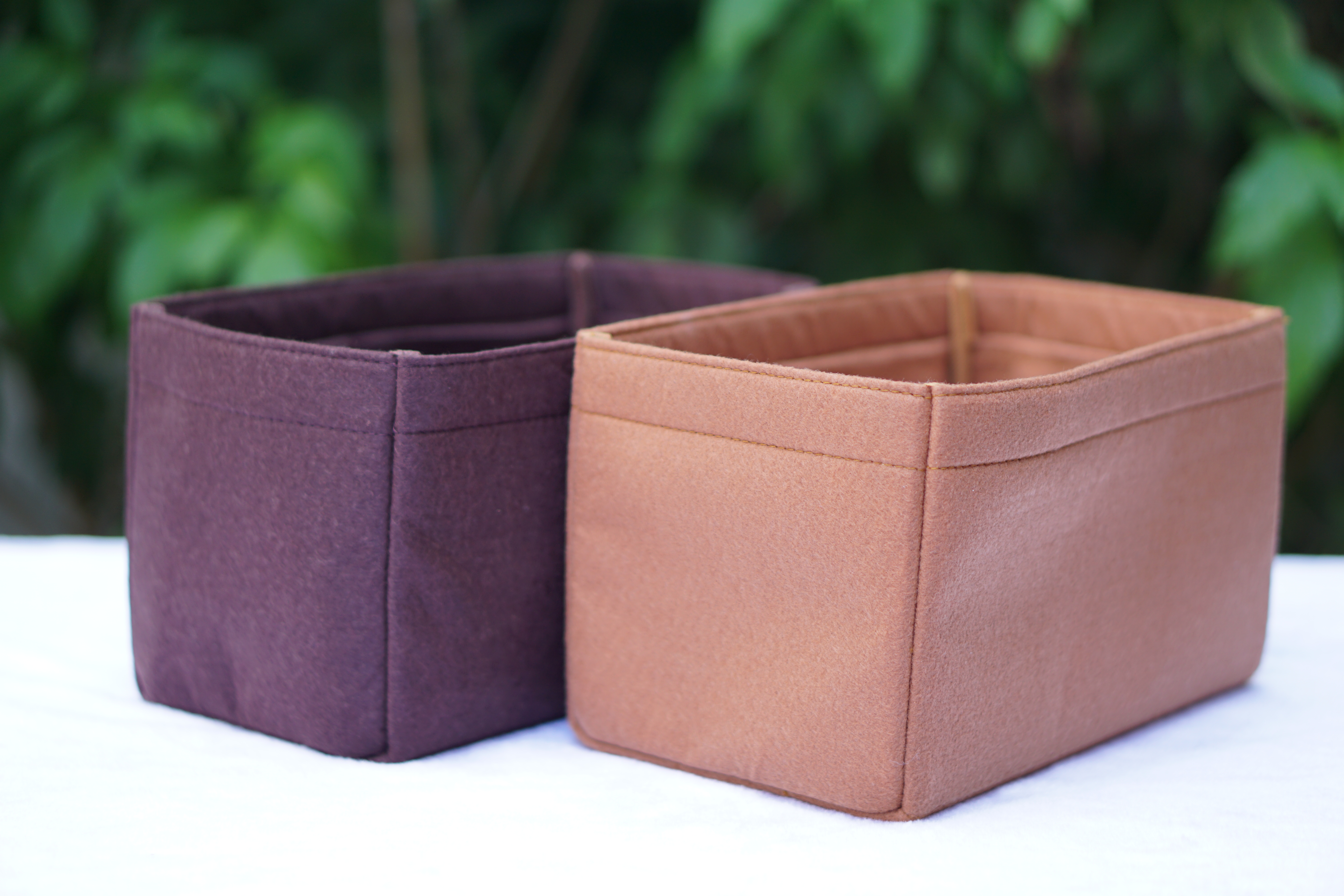 ที่จัดระเบียบกระเป๋า รุ่นน้ำหนักเบา LV Speedy 25 / 30 มีให้เลือก 4 สี ช่วยแก้ปัญหา หาของสิ่งของในกระเป๋าไม่เจอ ก้นกระเป่าห้อยไม่สวย ที่สำคัญ!! น้ำหนักเบาจนเหมือนไม่ได้ใส่ / ไม่ต้องใส่ฐานรองเพิ่ม