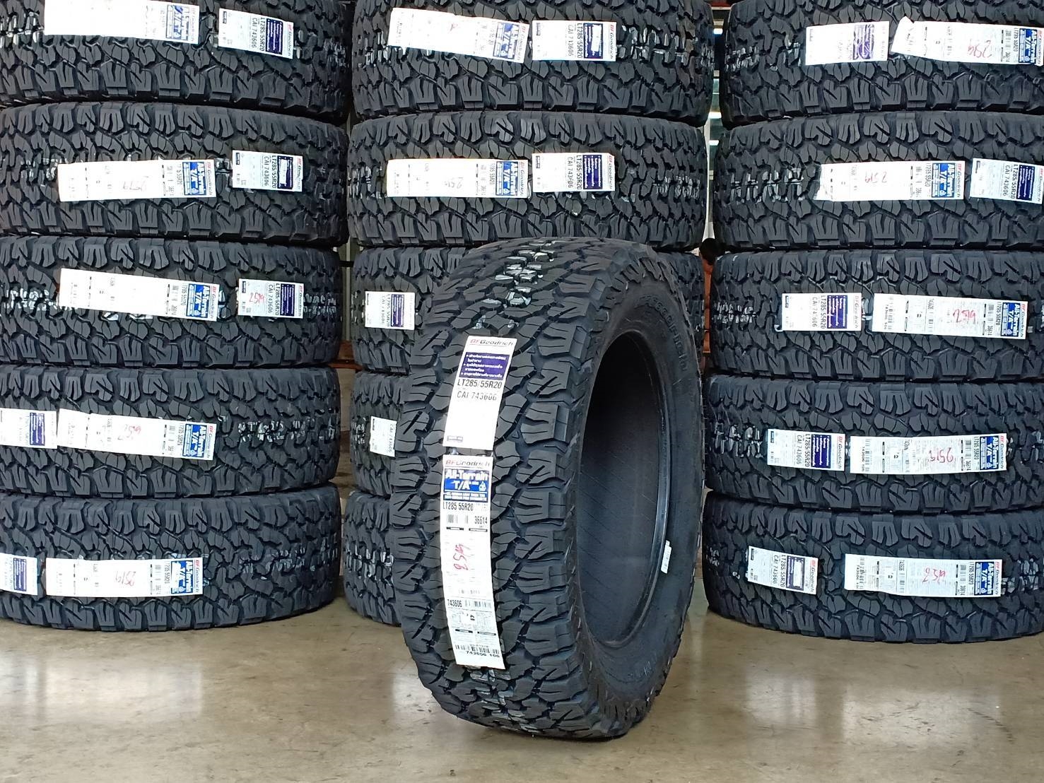 BF-GOODRICH ALL TERRAIN T/A KO2 285/55R20 ปี19