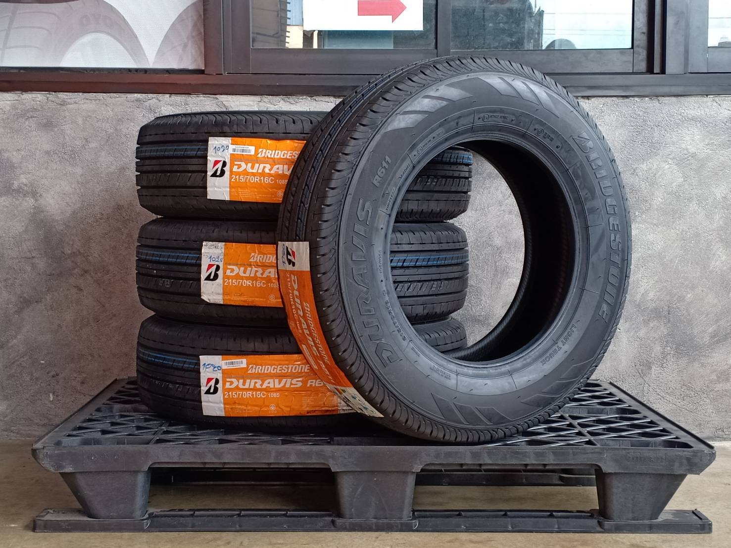BRIDGESTONE 215/70R16 DURAVIS R611 108S MADE IN THAILAND