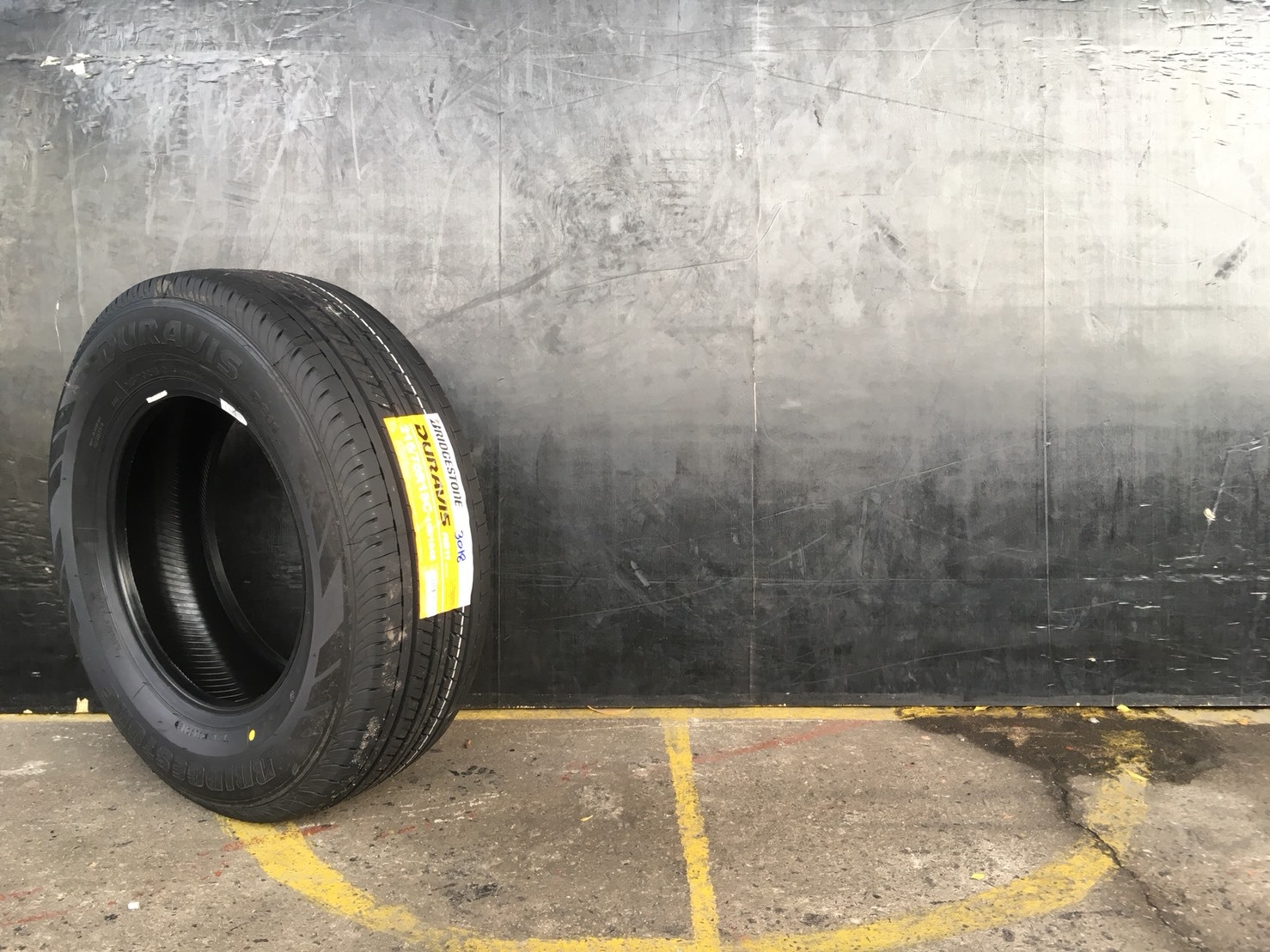 BRIDGESTONE R611 215/70-15 ปี18 ใหม่สดๆๆ