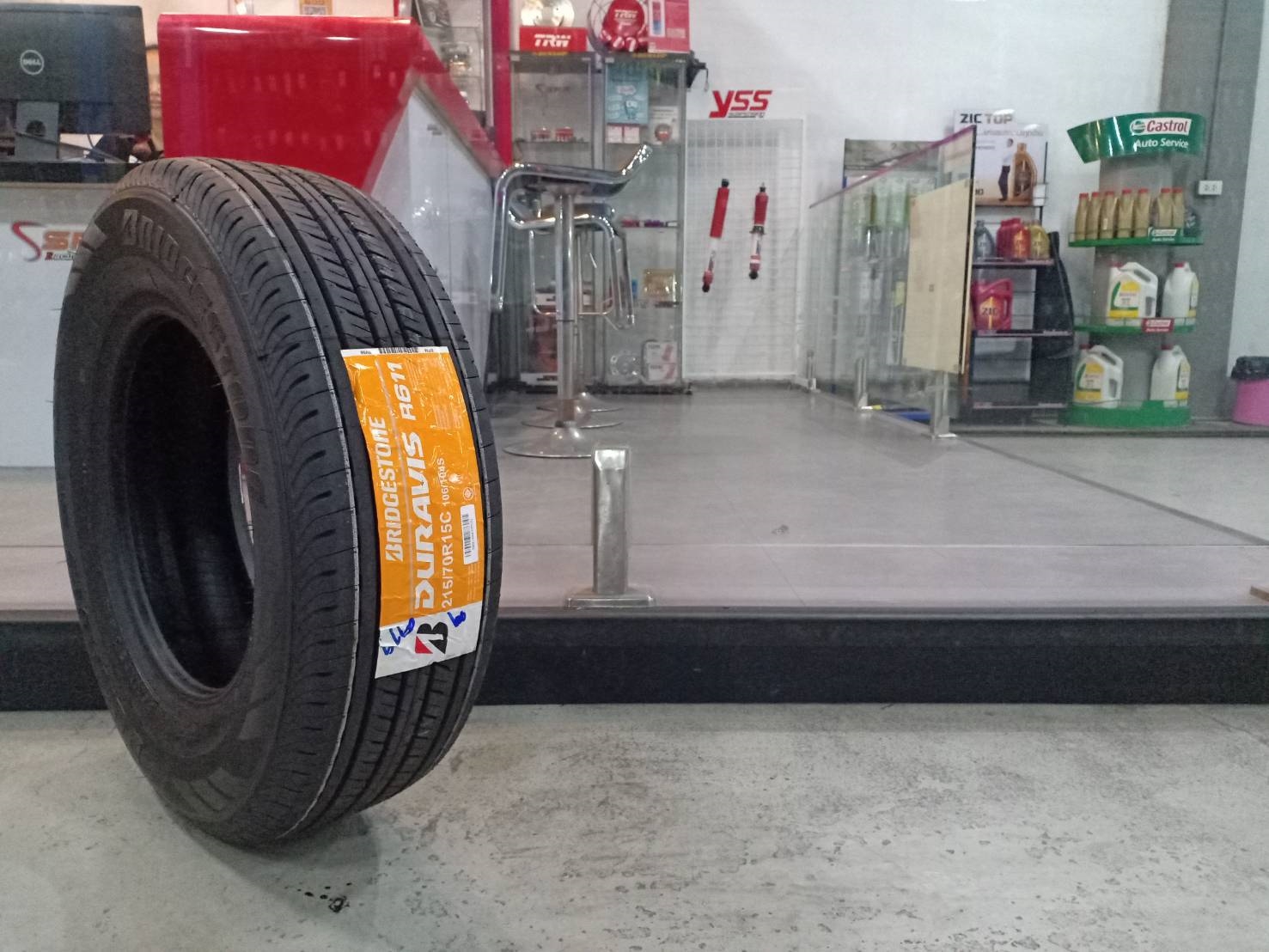 BRIDGESTONE 215/70R15 DURAVIS R611 ยางใหม่ปี19 ราคาส่ง