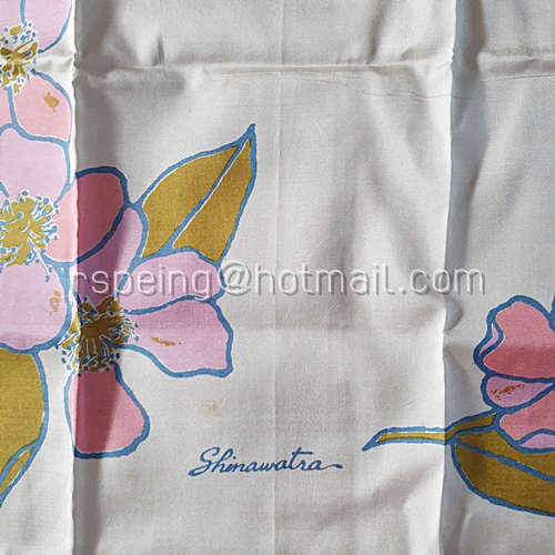 ผ้าไหม Shinawatra ลายดอกไม้