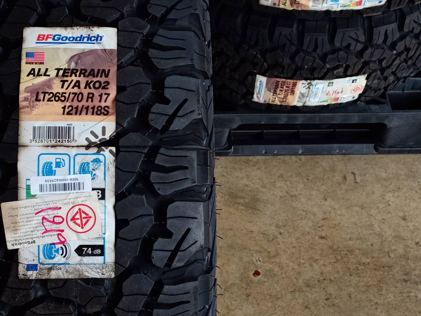 BF-GOODRICH 265/70R17 ALL TERRAIN T/A KO2