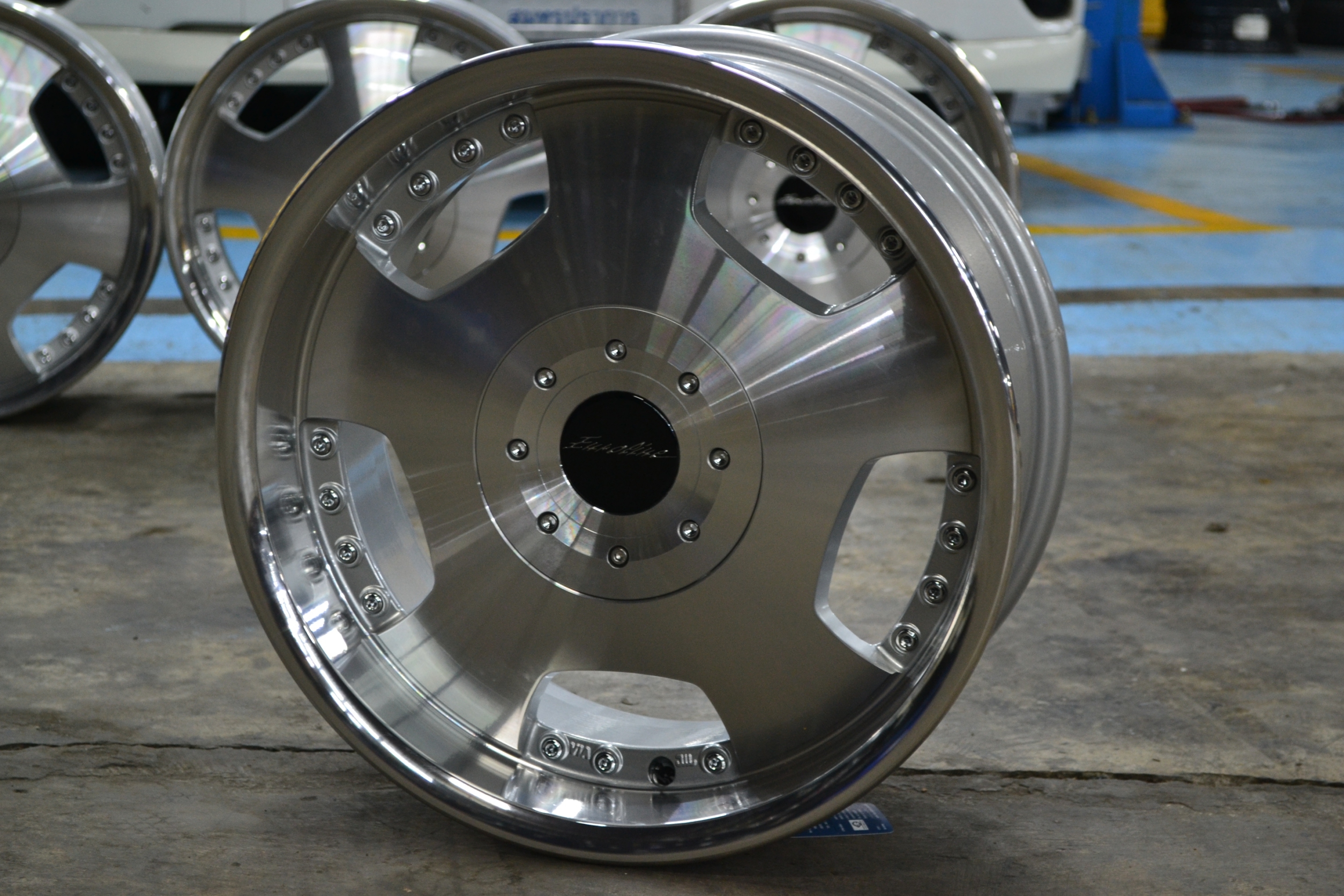 ล้อใหม่ สำหรับรถตู้ VIP ลาย EUROLINE