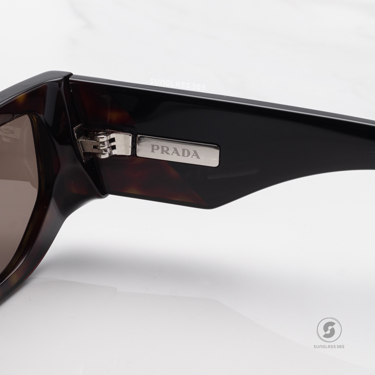 แว่นกันแดด PRADA PR09ZSF 2AU06B