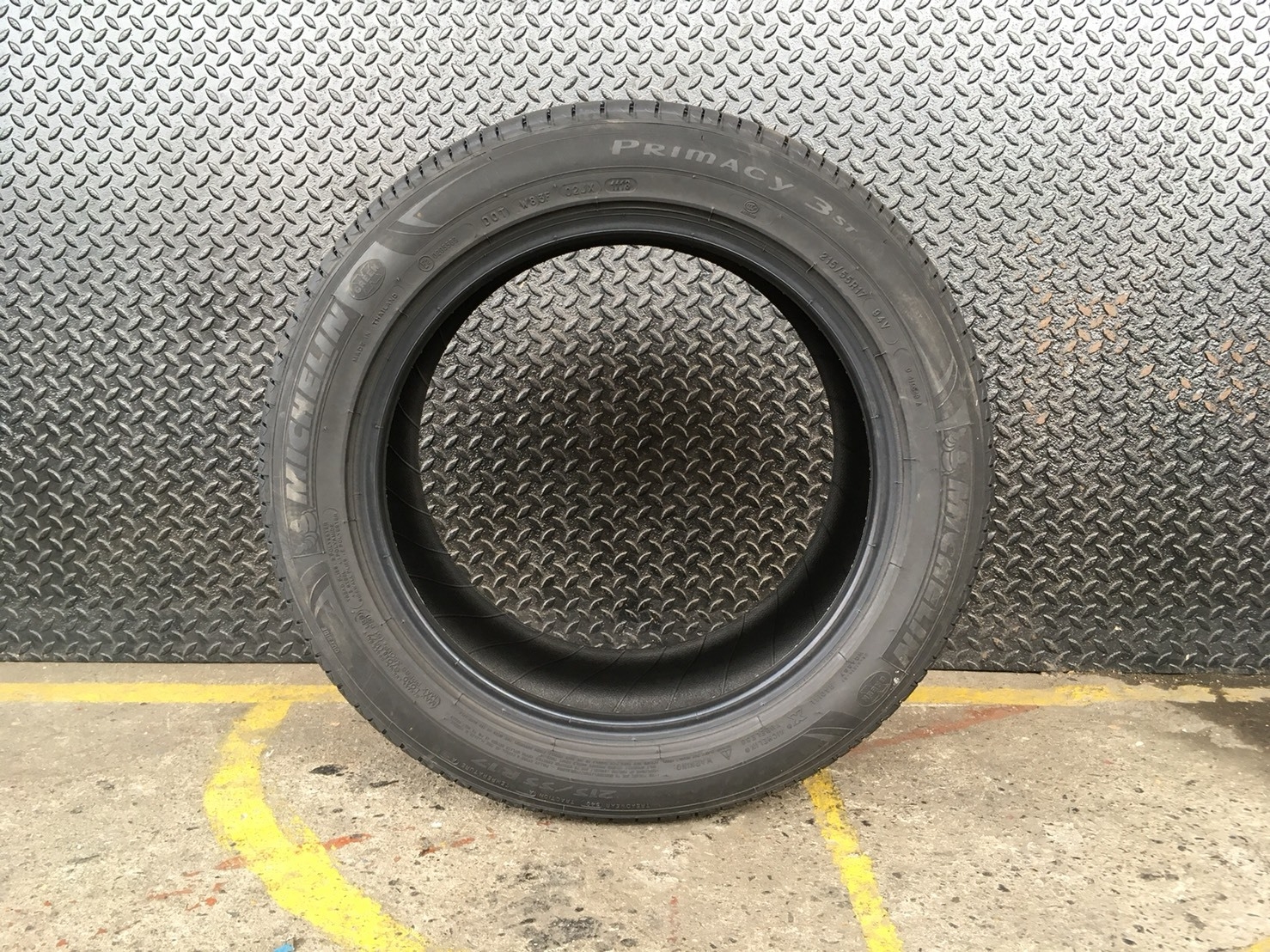 MICHELIN PRIMACY3ST 215-55-17 เส้น 4900 ปี18 ปกติ 6000