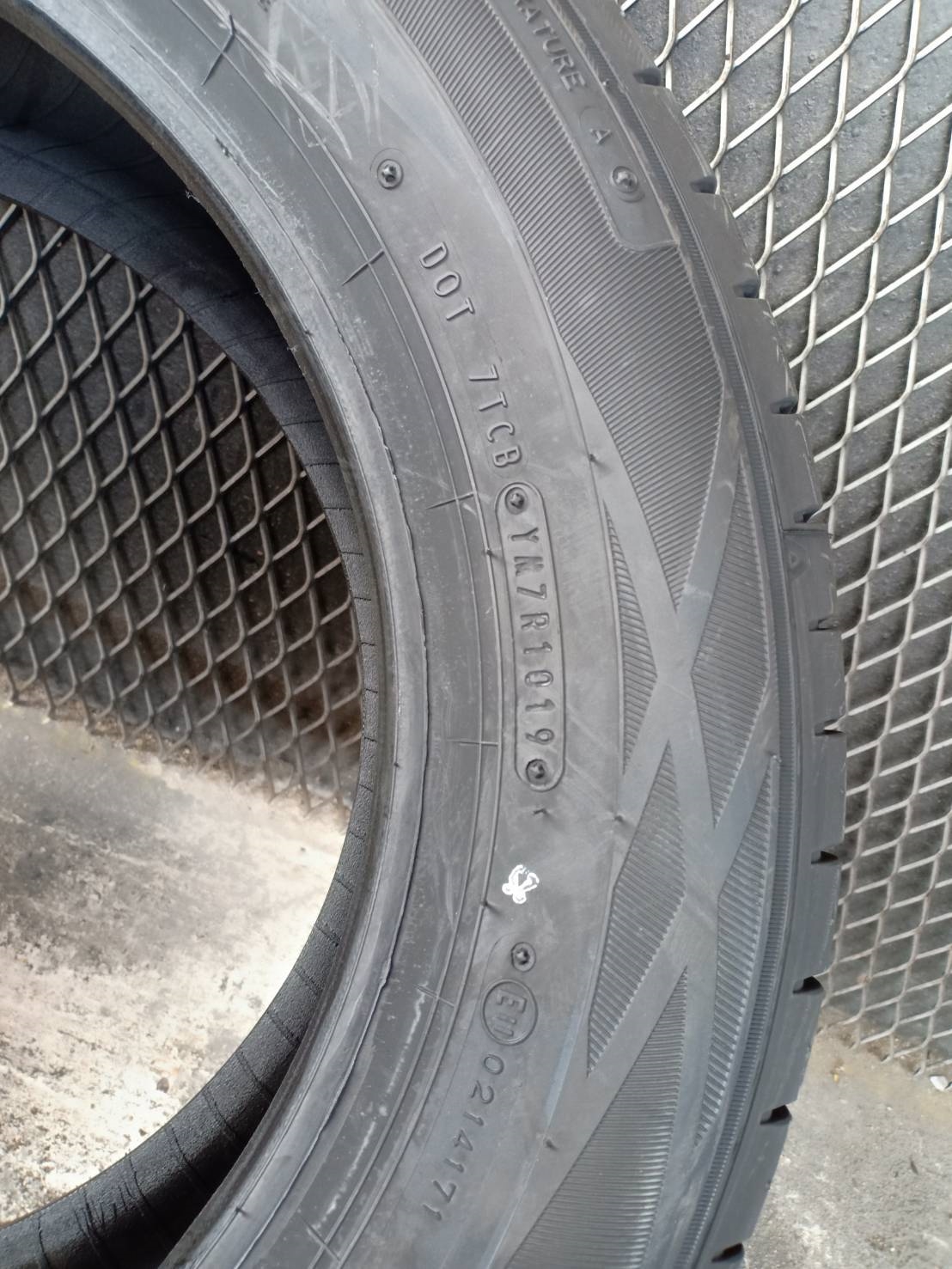 ยางใหม่ DUNLOP R1 195-60-15 ราคาถูก