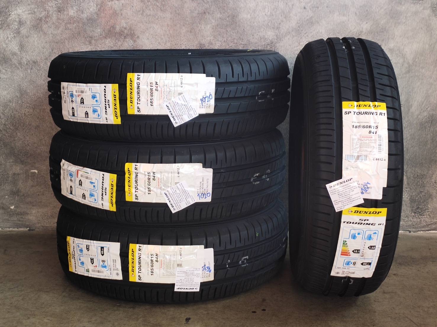 DUNLOP SPTOURING R1 185/60R15 84H