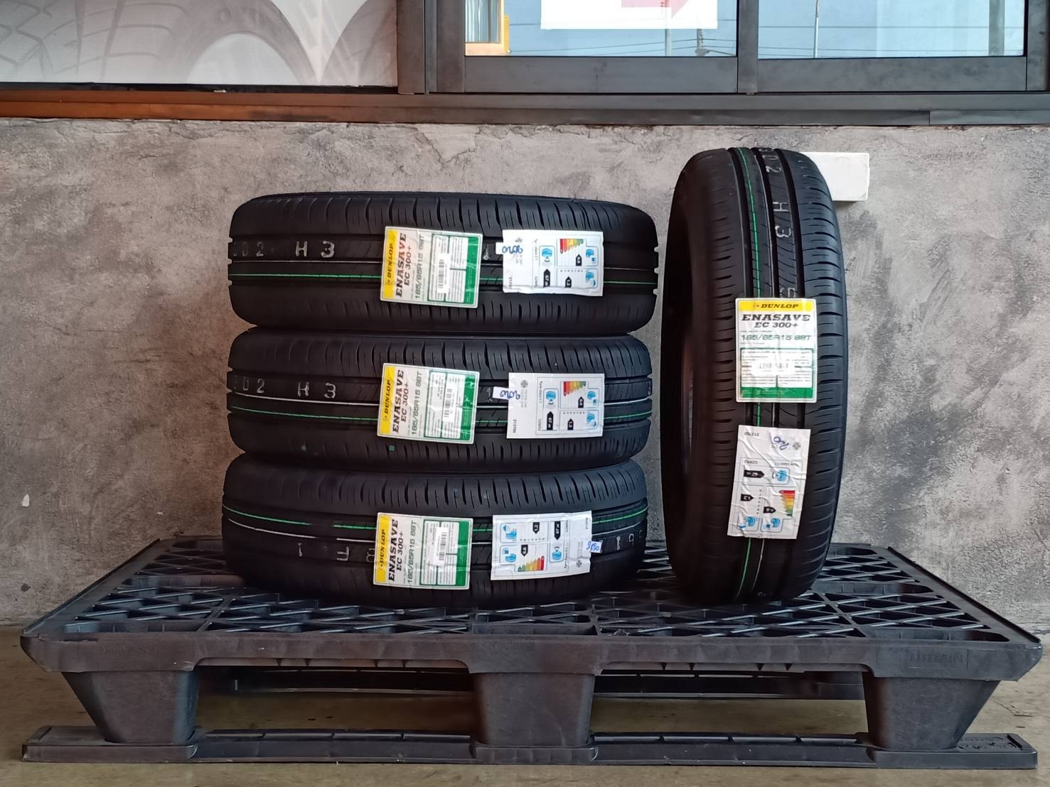 DUNLOP 185/65R15 ENASAVE EC 300+ 88T MADE IN THAILAND