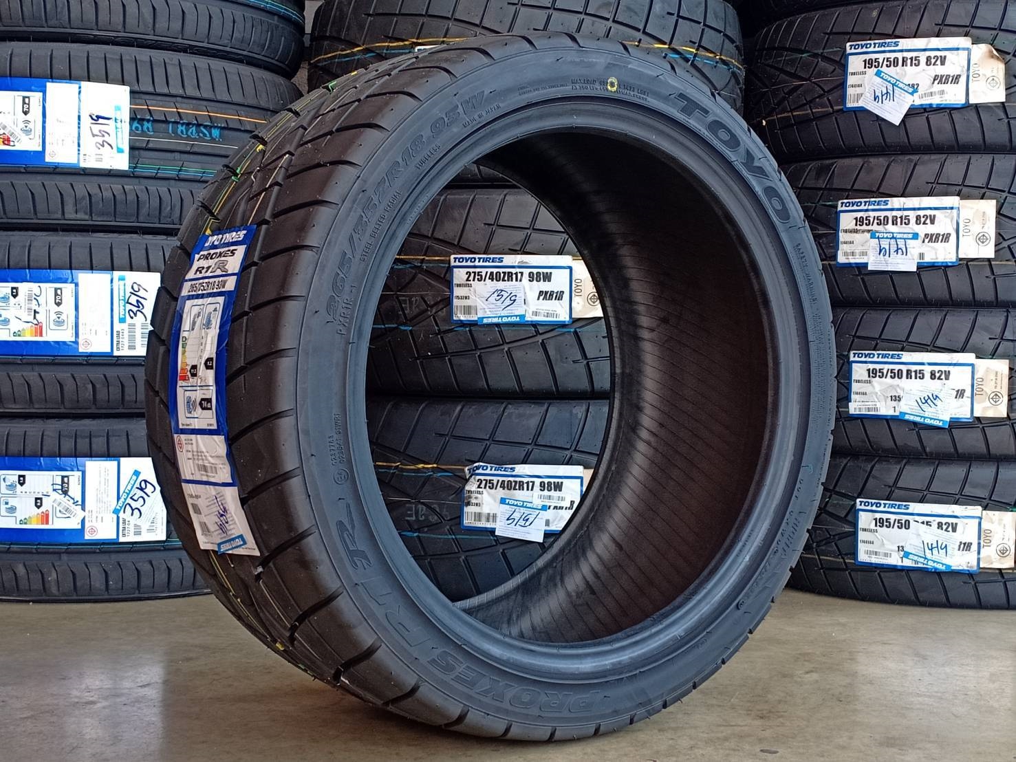 TOYO PROXES R1R 265/35ZR18 ปี19