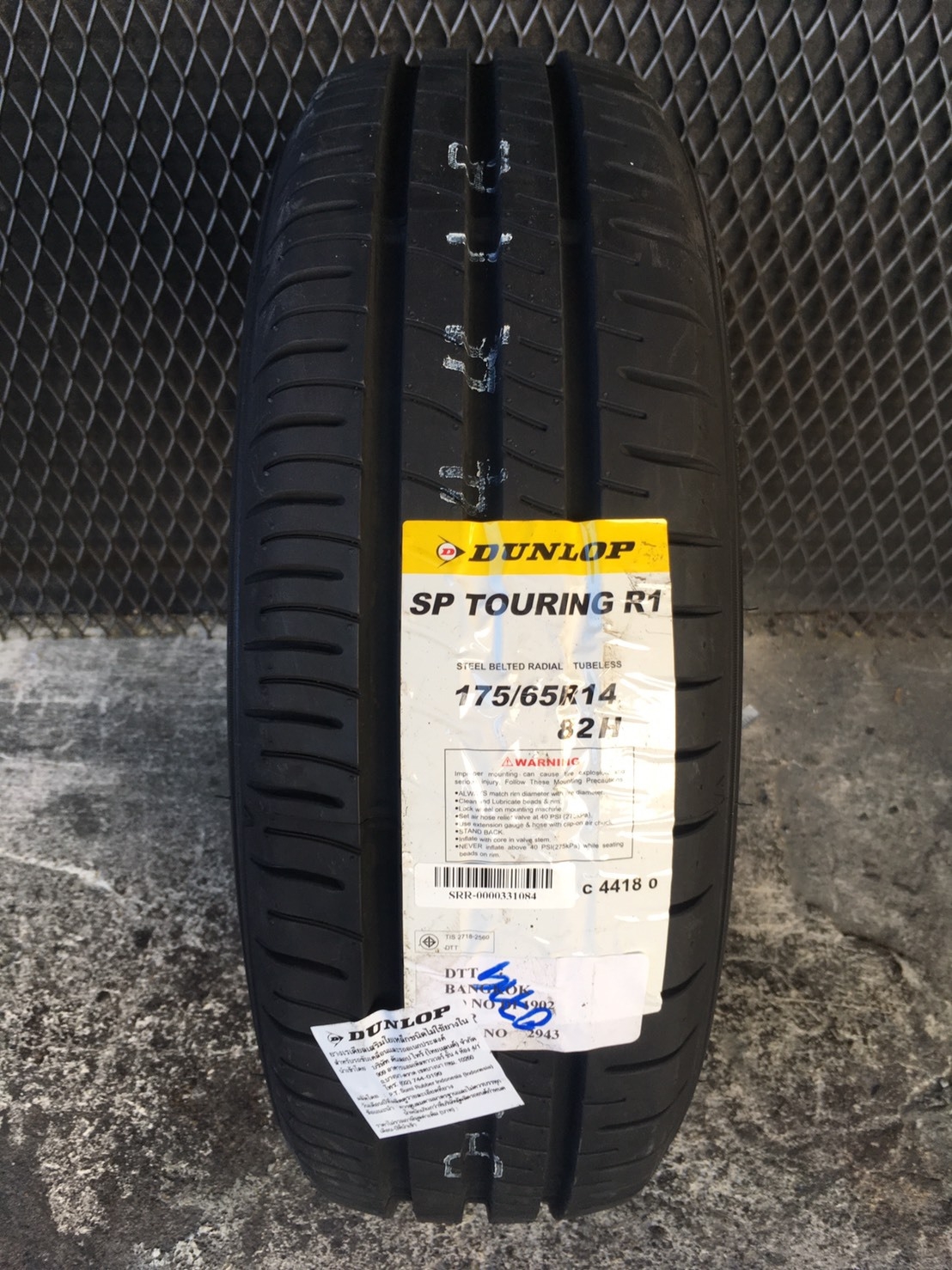 ยางใหม่ปี19 DUNLOP R1 175/65-14 ราคาถูก