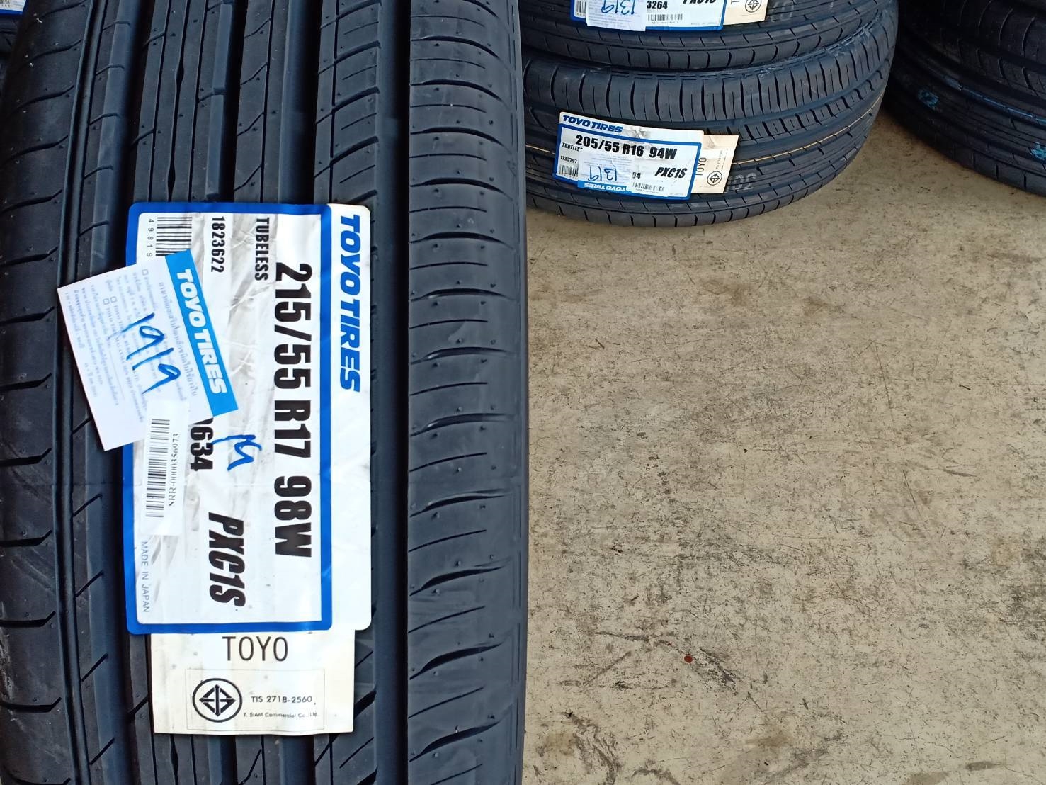 TOYO C1S 215/55-17 ปี19 ลดราคา