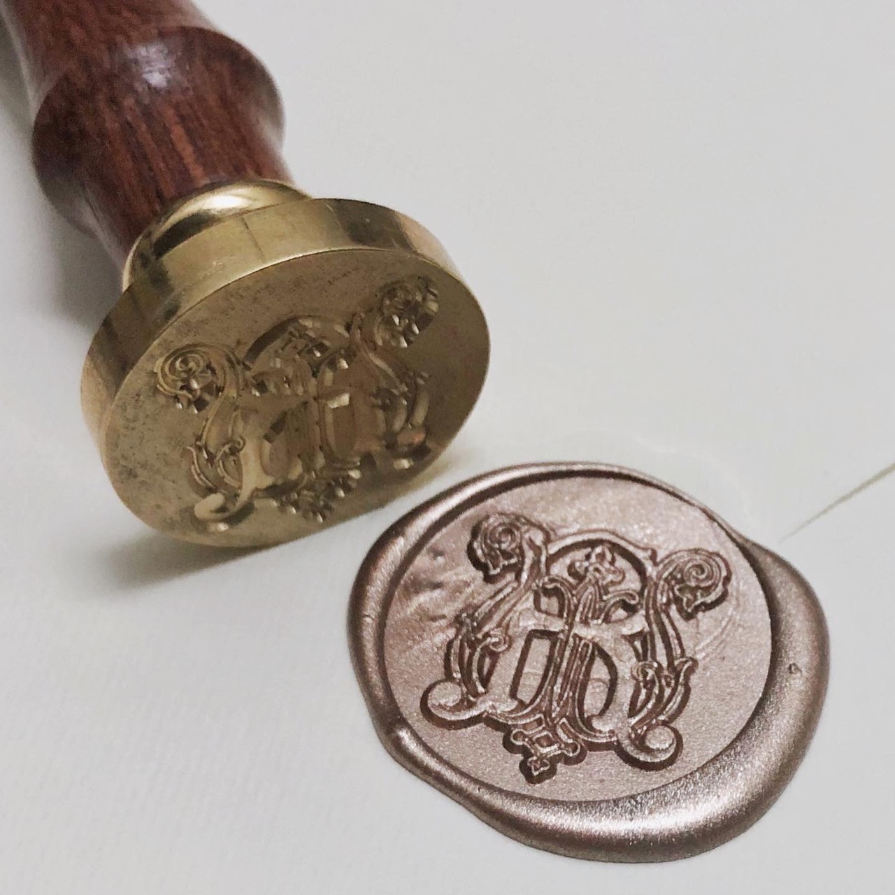 Champagne gold sealing wax (ครั่งมีไส้เทียน สีแชมเปญ โกล)