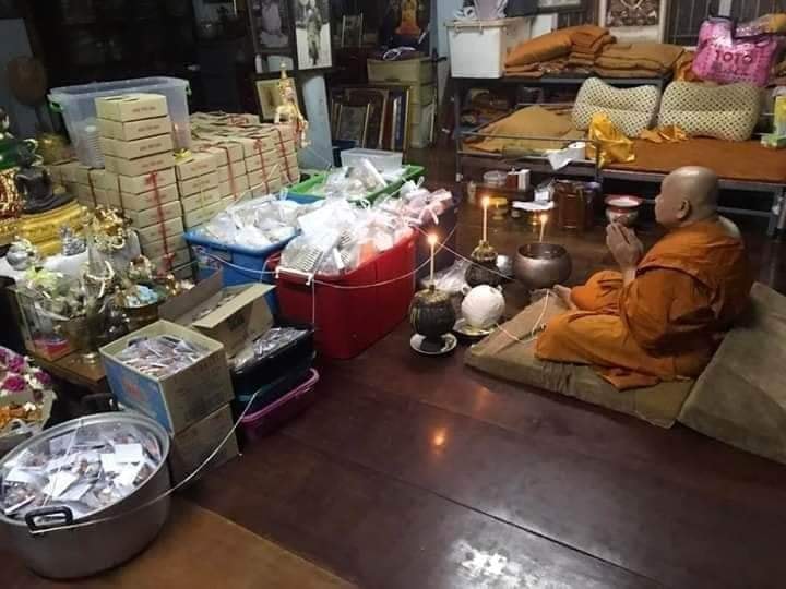 ท้าวเวสสุวรรณ รุ่นเงินไหลมา ผงส้มป่อยเดือนห้า เฮงๆ