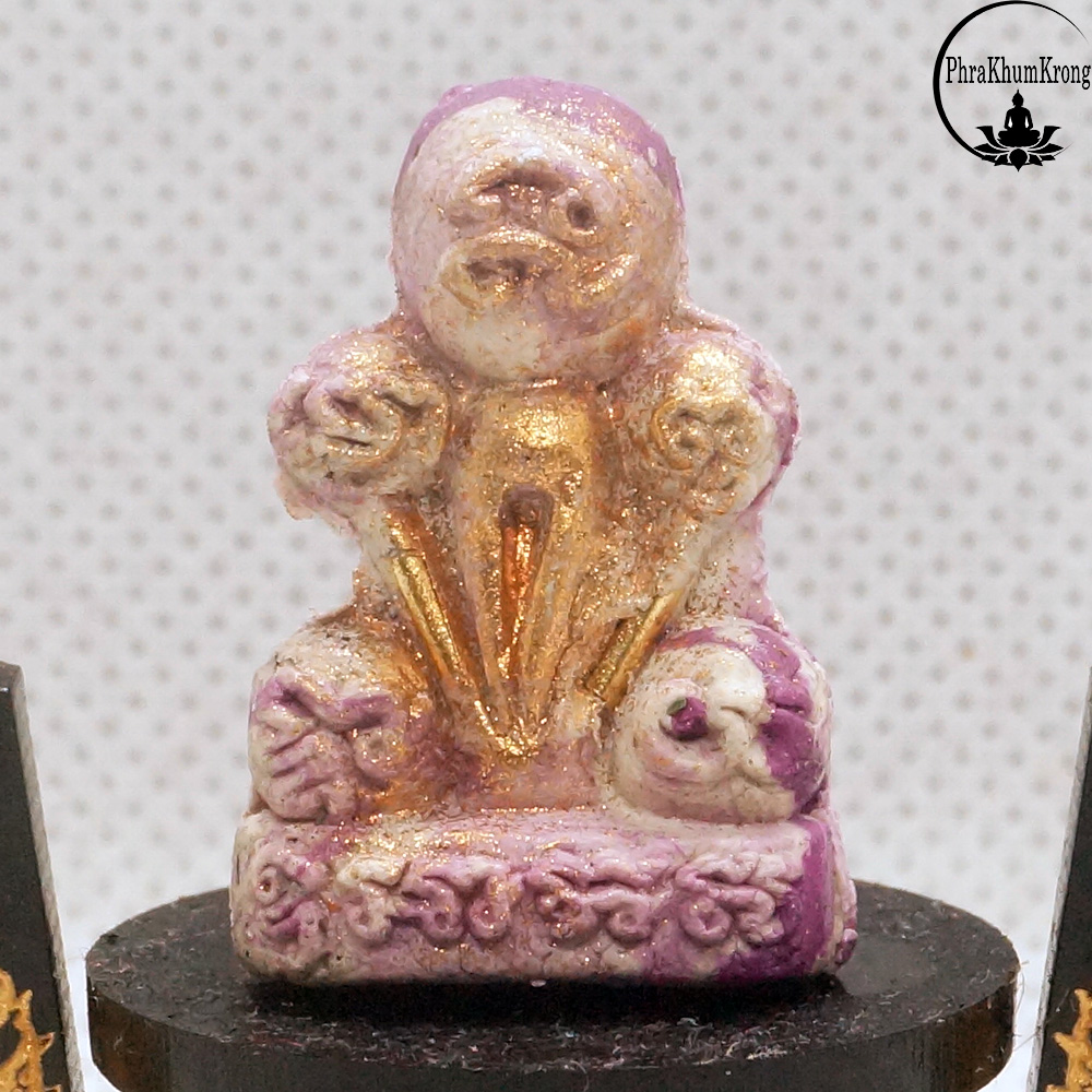 ปิดตาผงพรายกุมาร ย้อนยุคกระดูกผีวัดโพธิ์ หลวงปู่เณรแก้ว คัมภีโร วัดอุดมไพรสณฑ์ เนื้อสีม่วง ตะกรุดทอง
