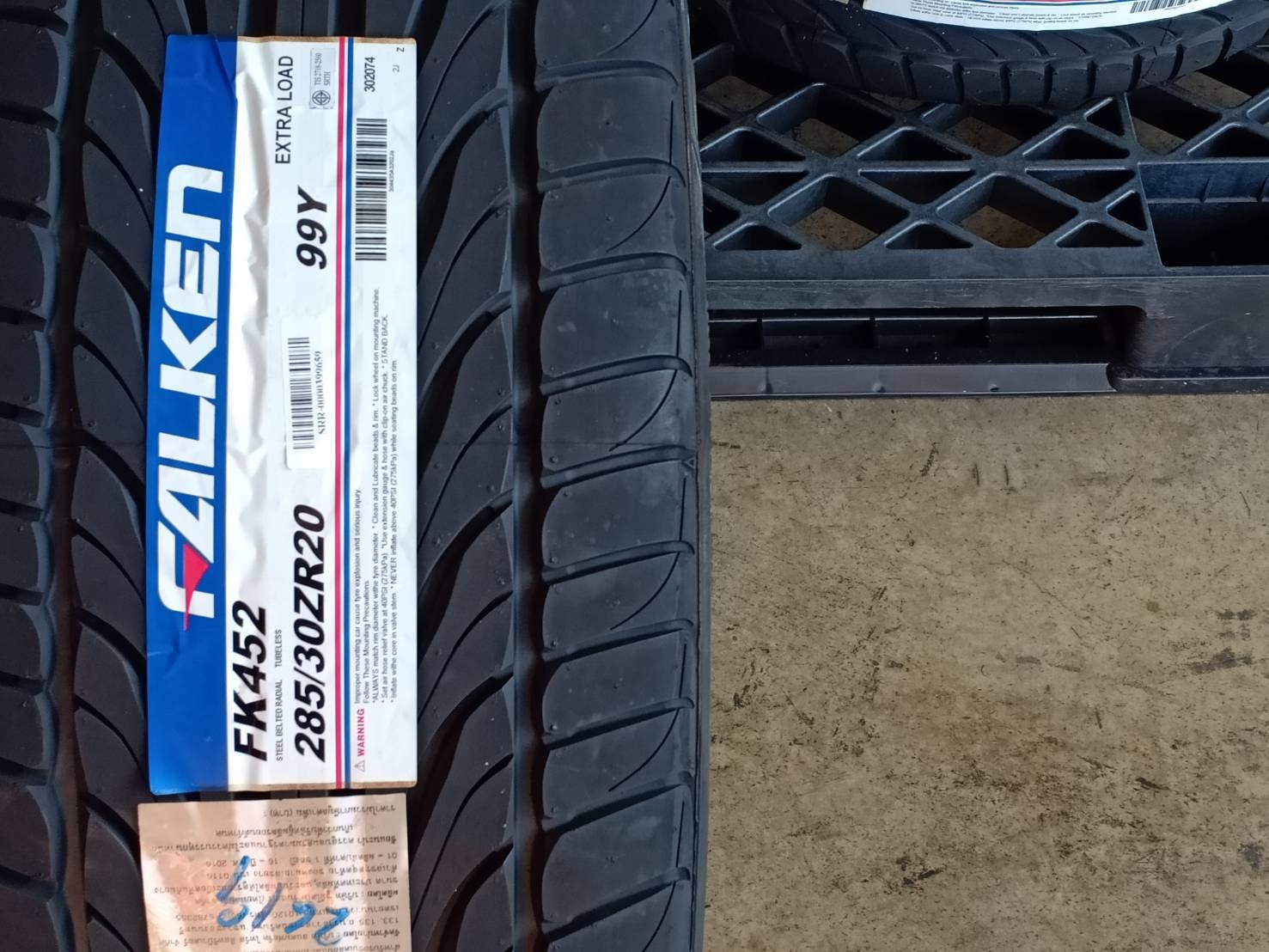 FALKEN 285/30ZR20 FK452 99Y MADE IN THAILAND