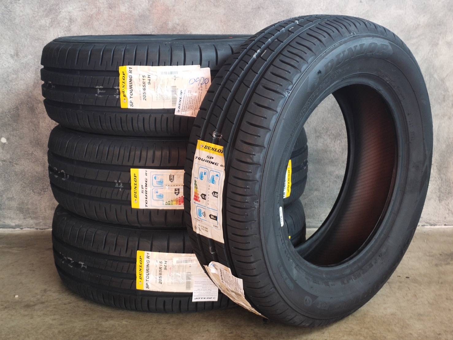DUNLOP SP TOURING R1 205/65R15