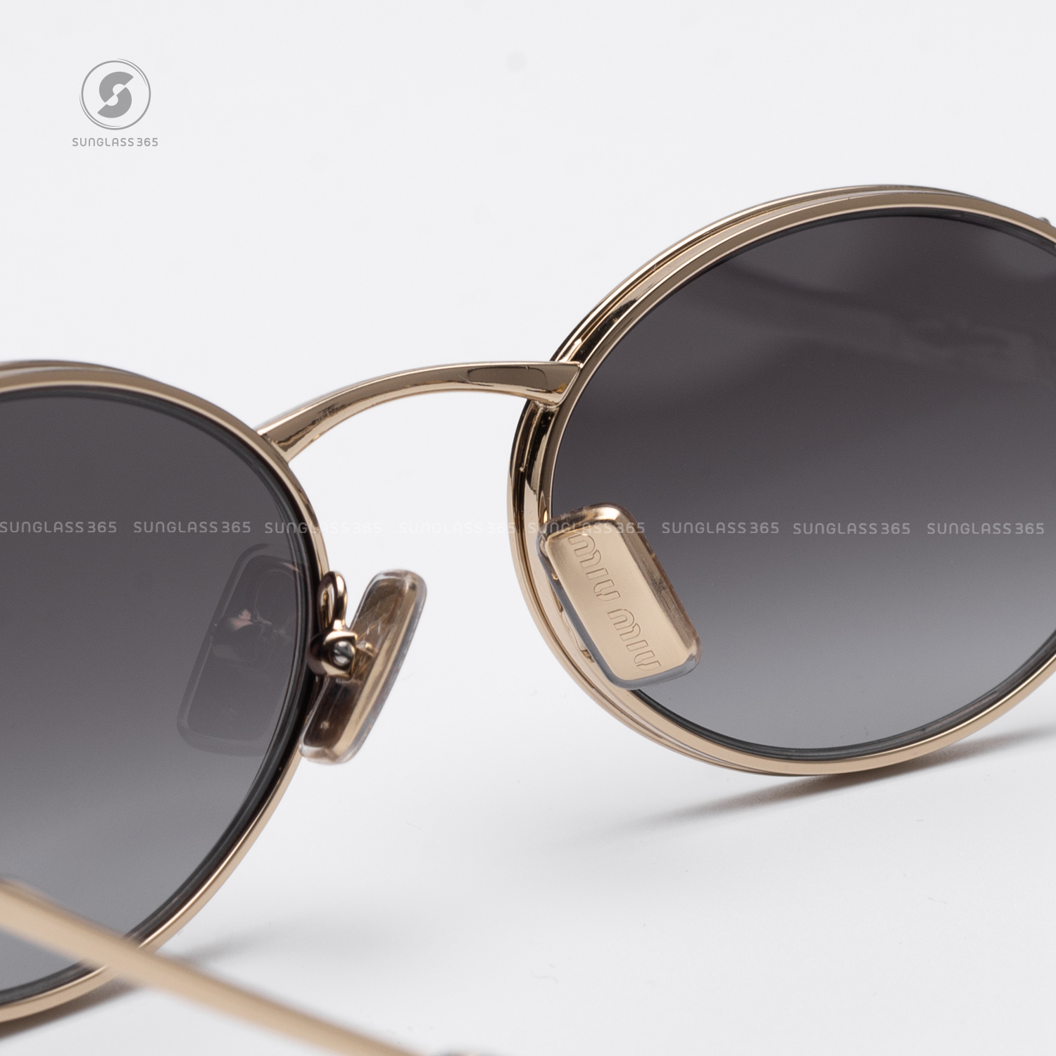 แว่นกันแดด Miu Miu Logo MU52YS ZVN5D1