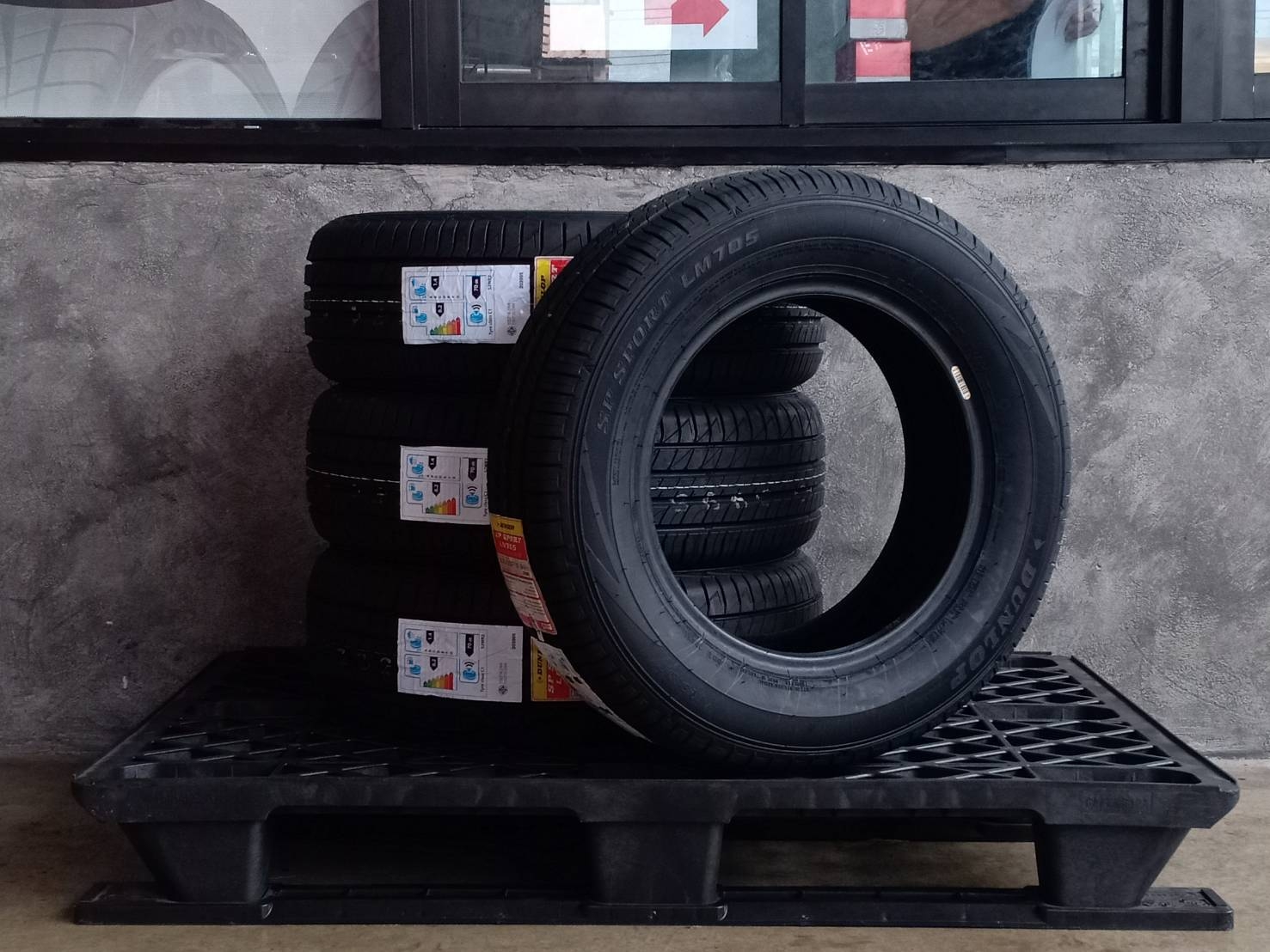 DUNLOP 205/65R15 SP SPORT LM705 94H MADE IN THAILAND