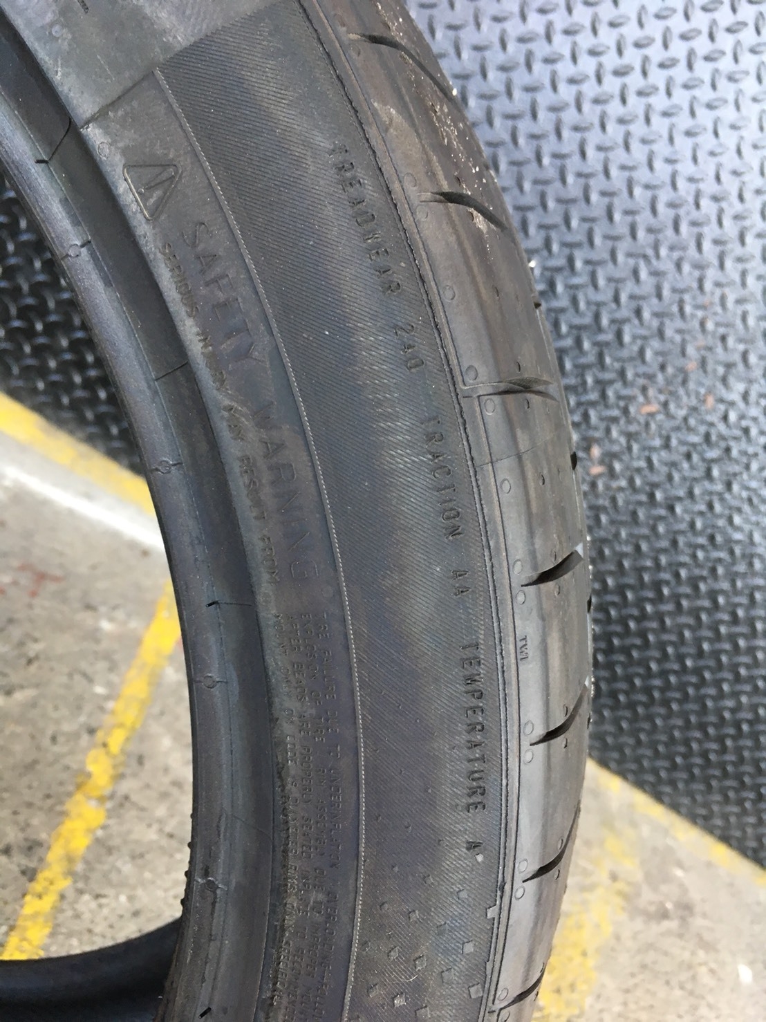 CONTINENTAL CONTACT6 CSC6 255/40-19 เส้น 6500 ปกติ 14000