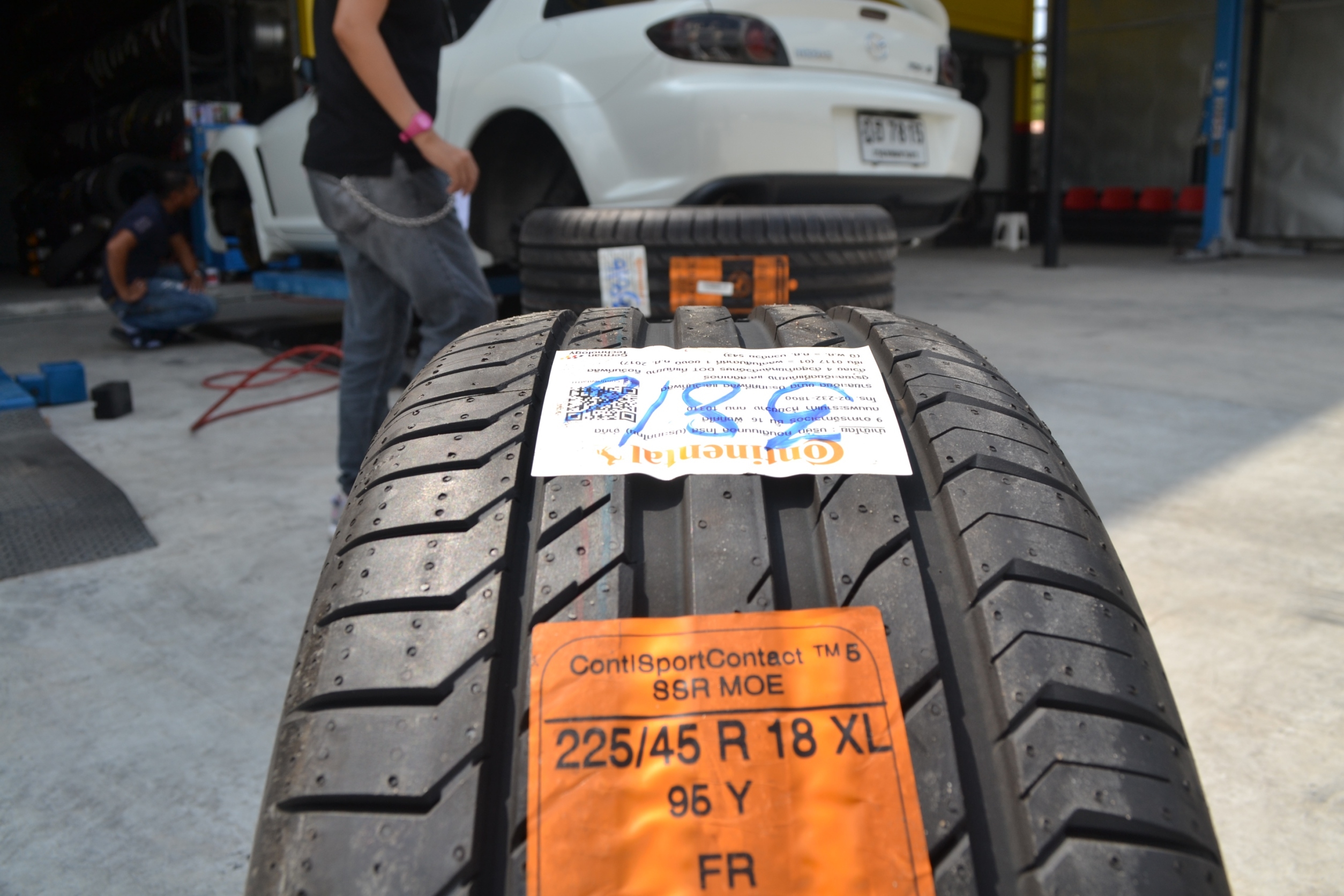 CONTINENTAL CONTACT5 (RUNFLAT) 225/45-18 เส้น 5800 ปกติ 14500 เท่านั้น