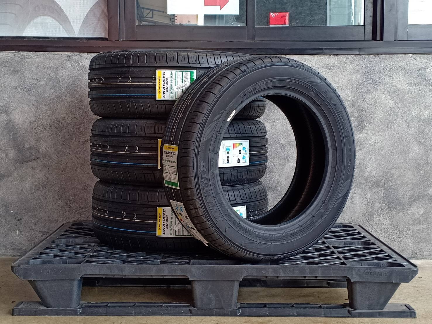 DUNLOP ENASAVE EC300 215/55R16 ปี20
