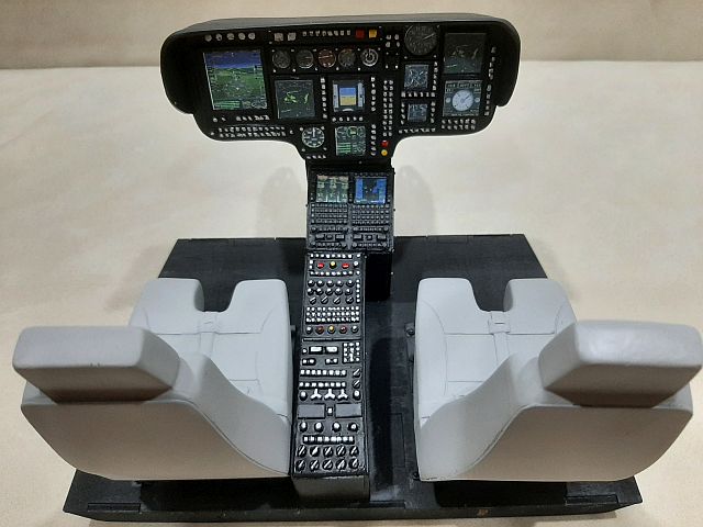 600 - EC145 Cockpit