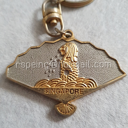 พวงกุญแจที่ระลึก สิงโต Merlion บนพัด จากสิงคโปร์