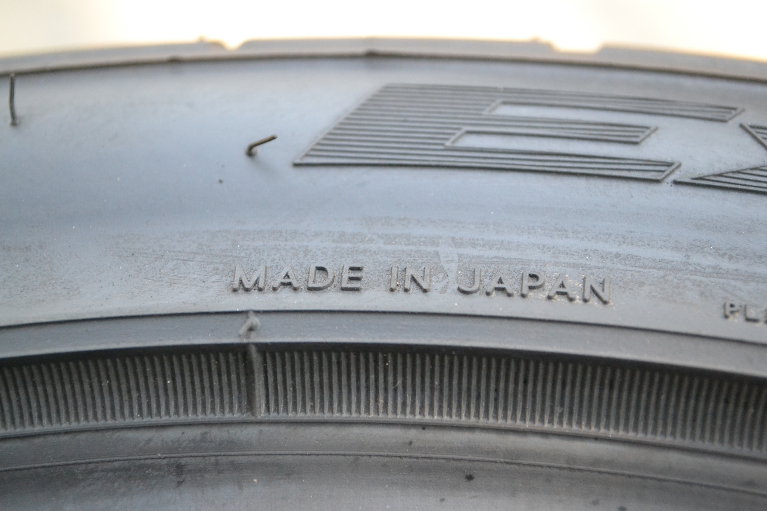 NITTO NT555 275/35-19 เส้น 4500 บาท ปกติ เส้น 11000 บาท