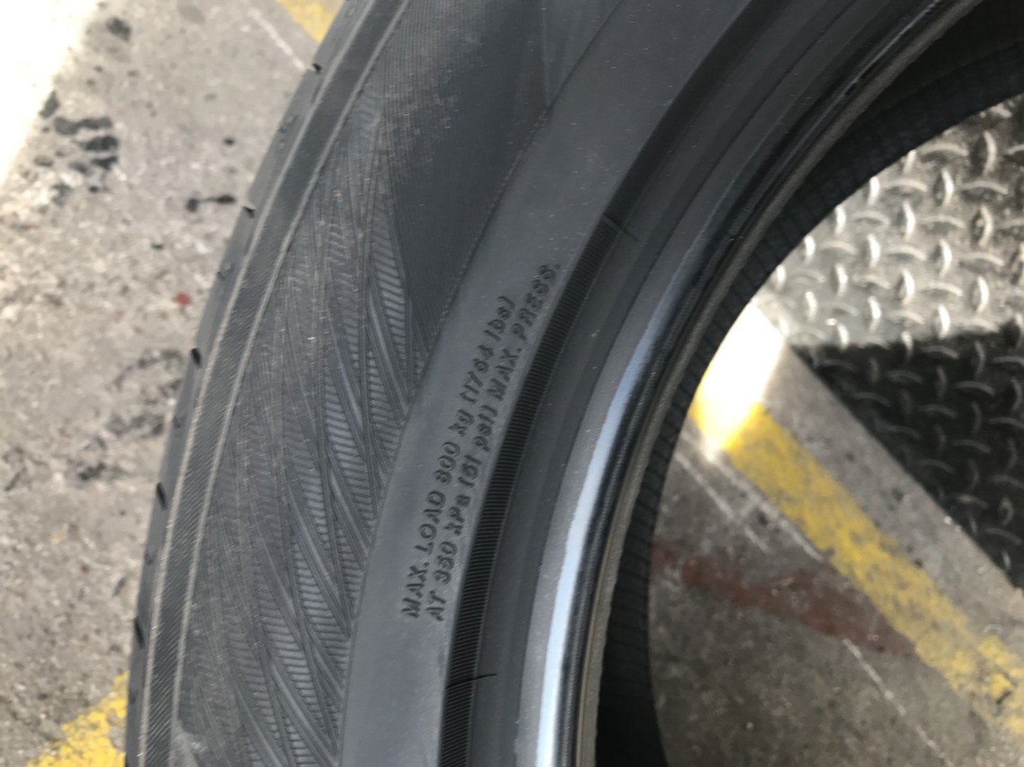 YOKOHAMA ADVAN DB V552 245-50-18 ปี18