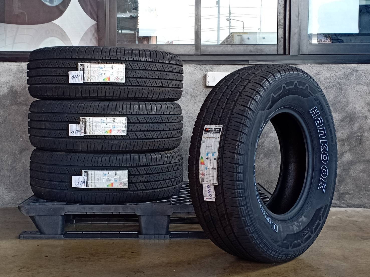 HANKOOK 265/70R16 DYNAPRO HT RH12 111T (ตัวหนังสือขาว) MADE IN INDONESIA