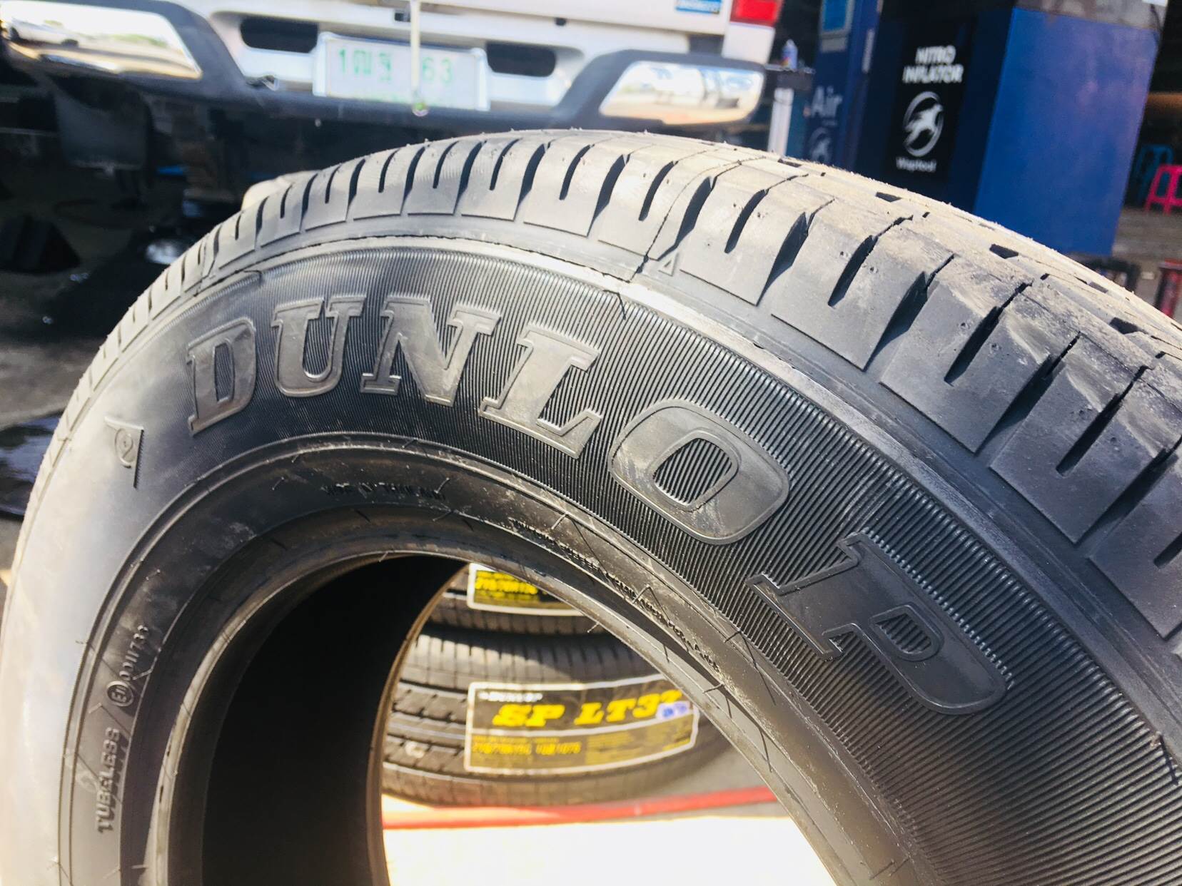 DUNLOP SP LT37 215W70S15 ซื้อ2แถม2