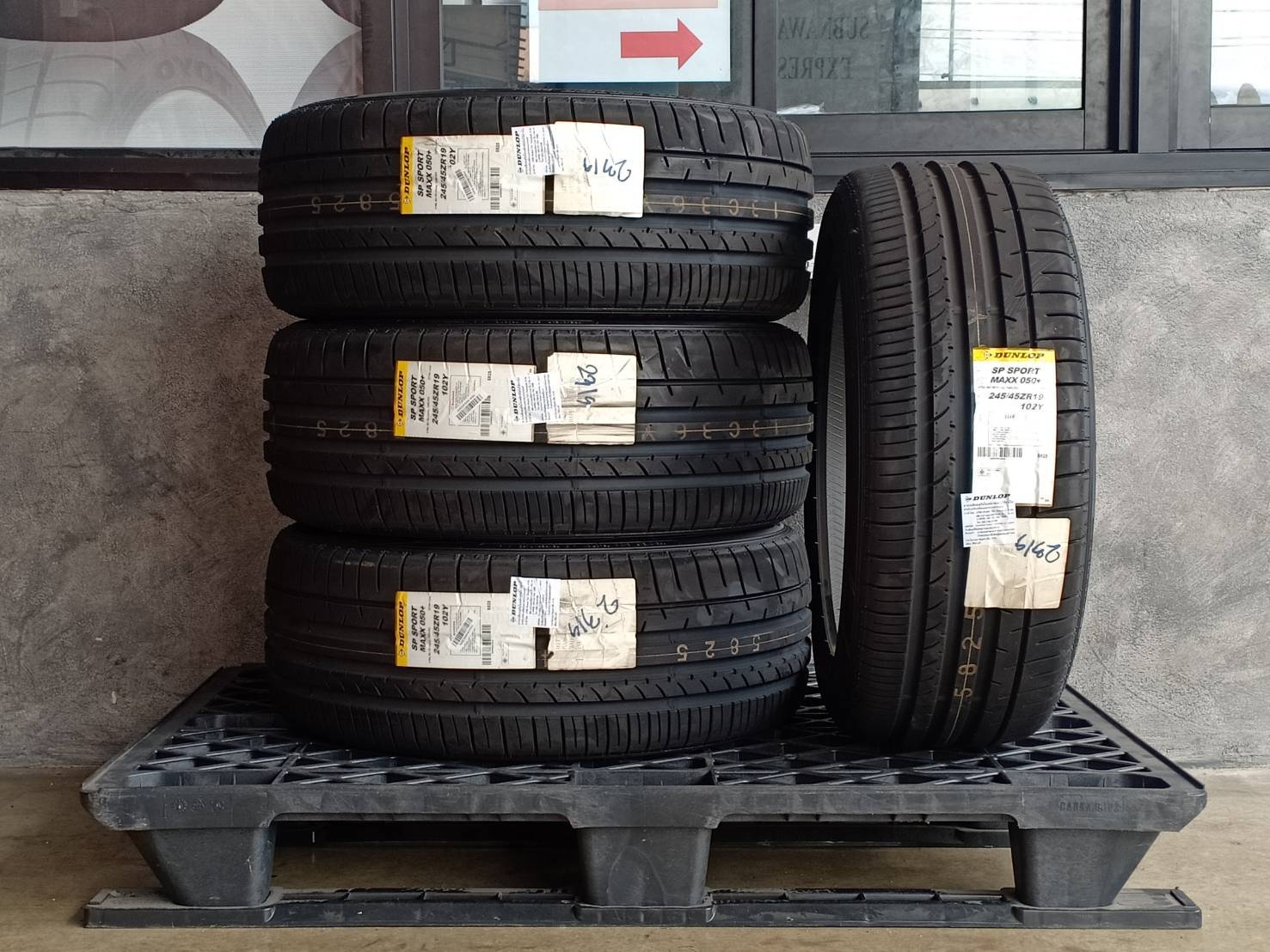 DUNLOP SP SPORTMAXX050 PLUS 245/45ZR19 102Y JAPAN