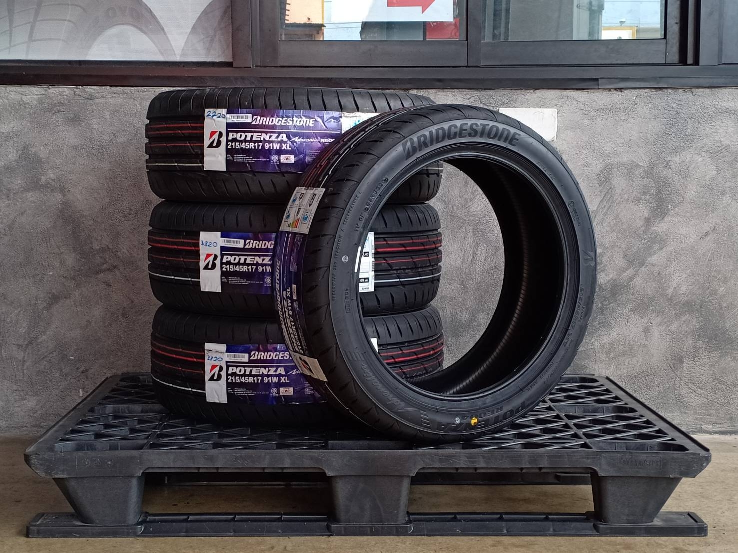 BRIDGESTONE 215/45R17 POTENZA RE004 91W XL MADE IN THAILAND