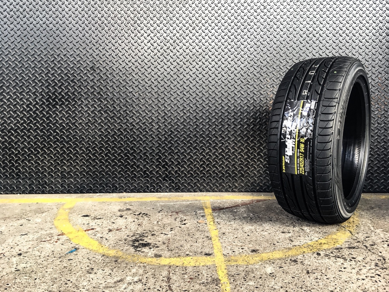 DUNLOP LM704 225-45-17 ปี18 ซื้อ2แถม2