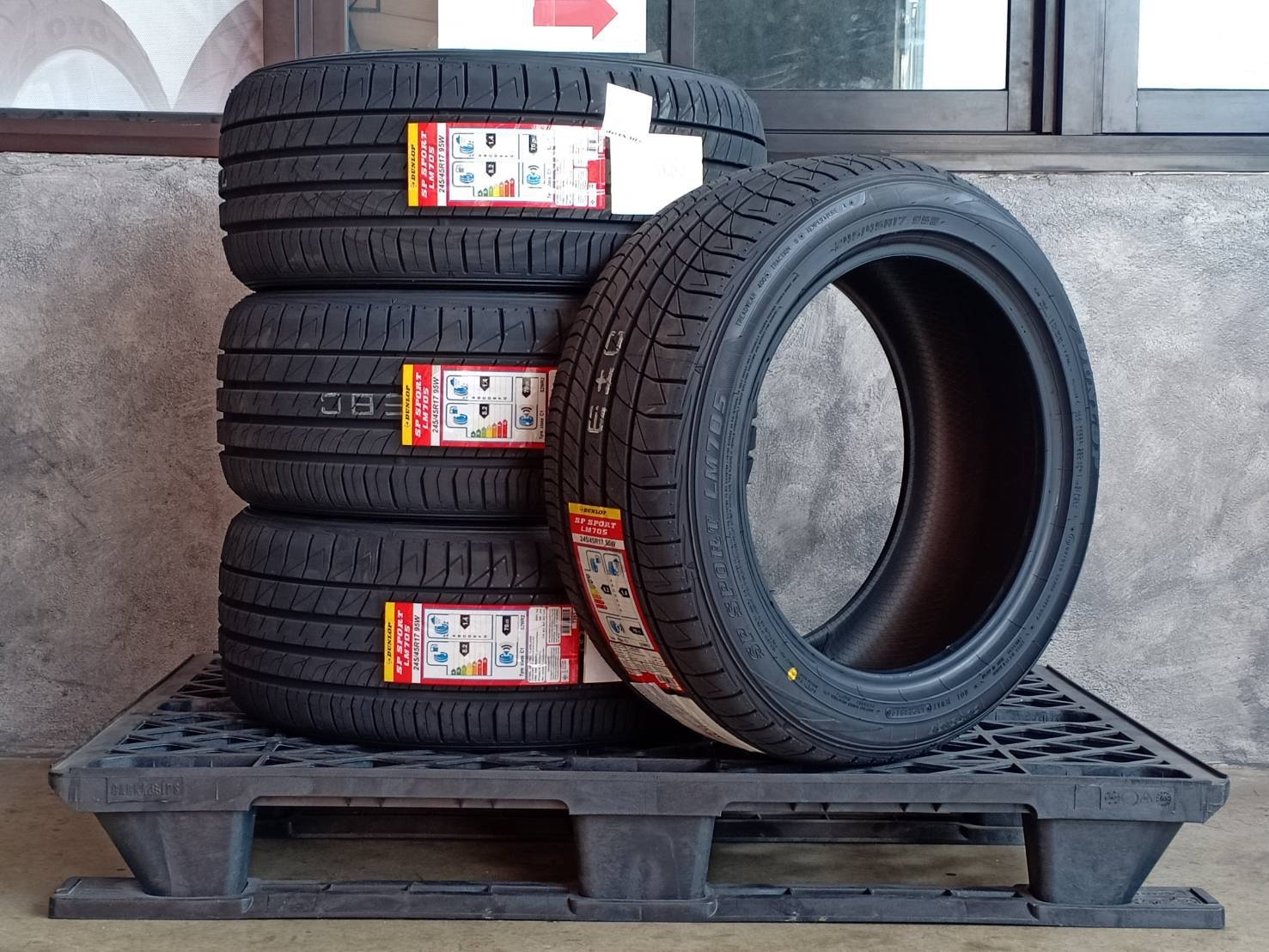 DUNLOP 245/45R17 SP SPORT LM705 95W MADE IN JAPAN