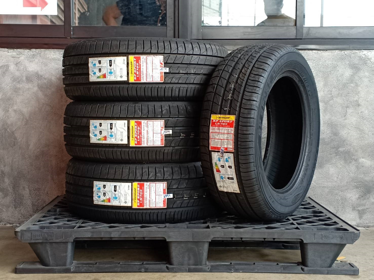 DUNLOP 225/55R17 SP SPORT LM705 101W XL MADE IN THAILAND