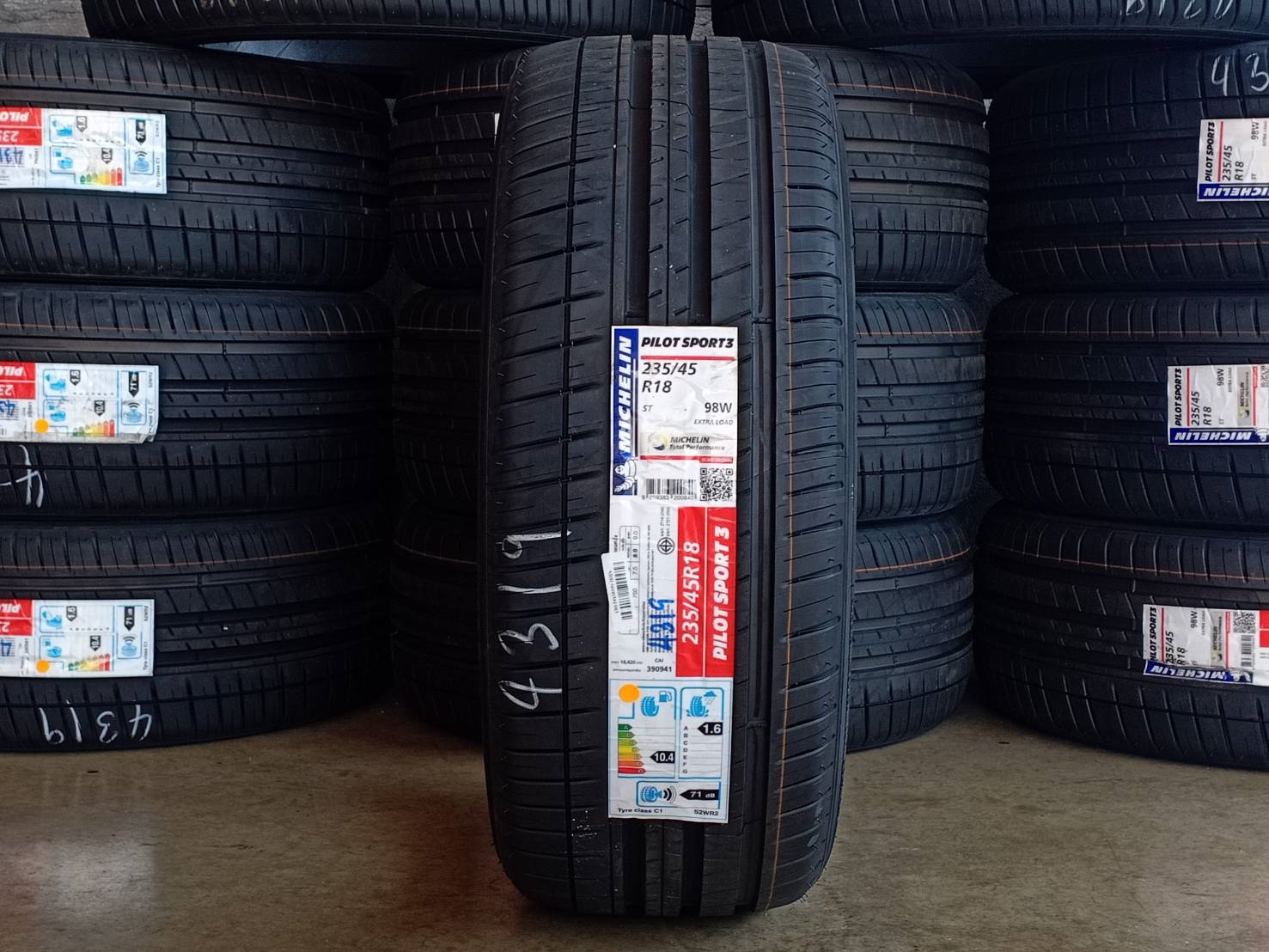 ยาง MICHELIN PILOT SPORT 3ST 235/45R18 ปี19